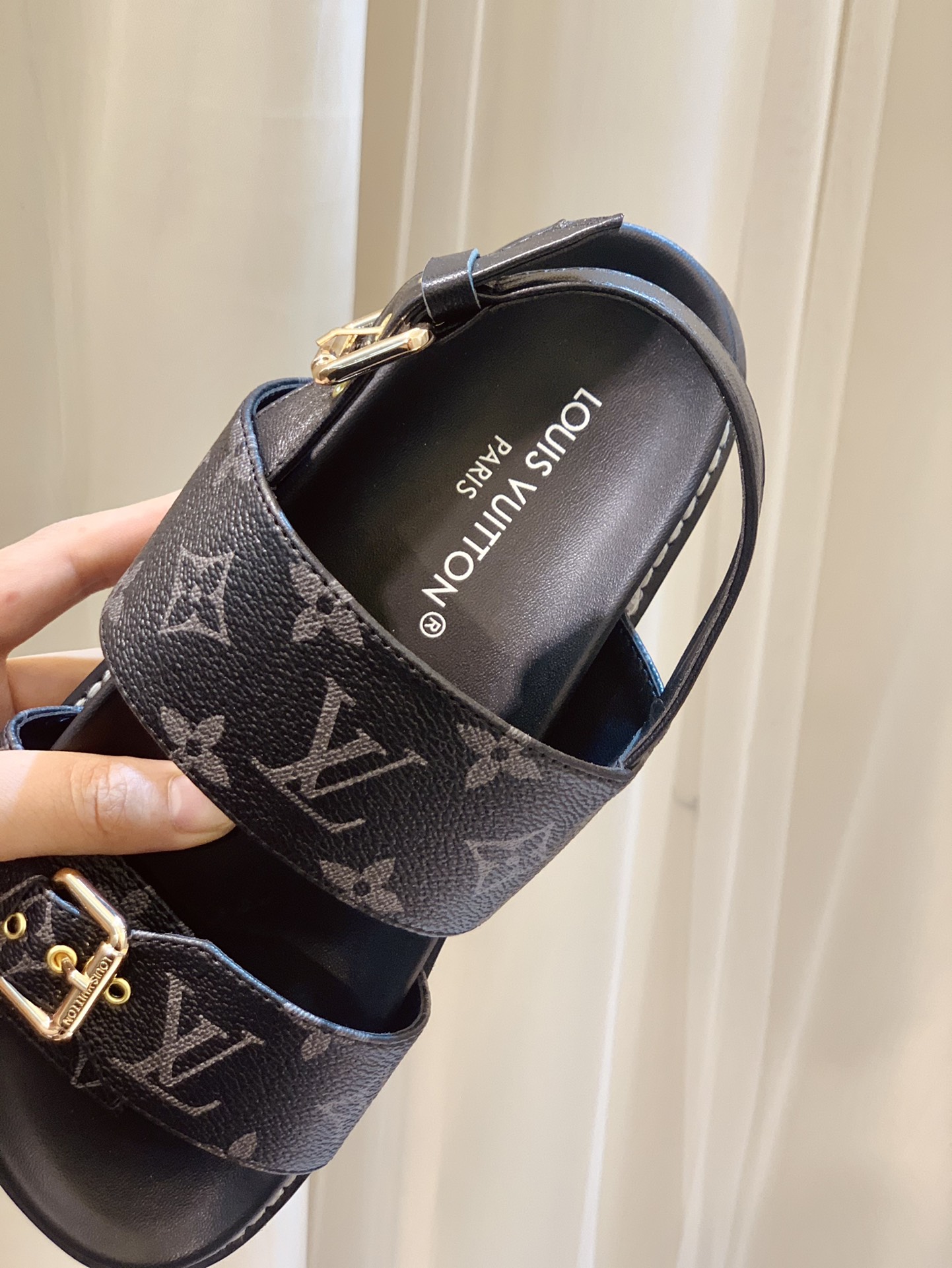 l0*is V*t0n sandals
