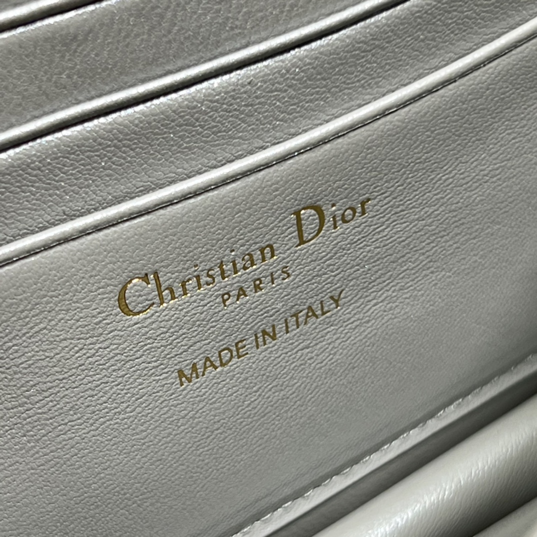 lady D*or bag-21 x 11.5 x 4.5ccm