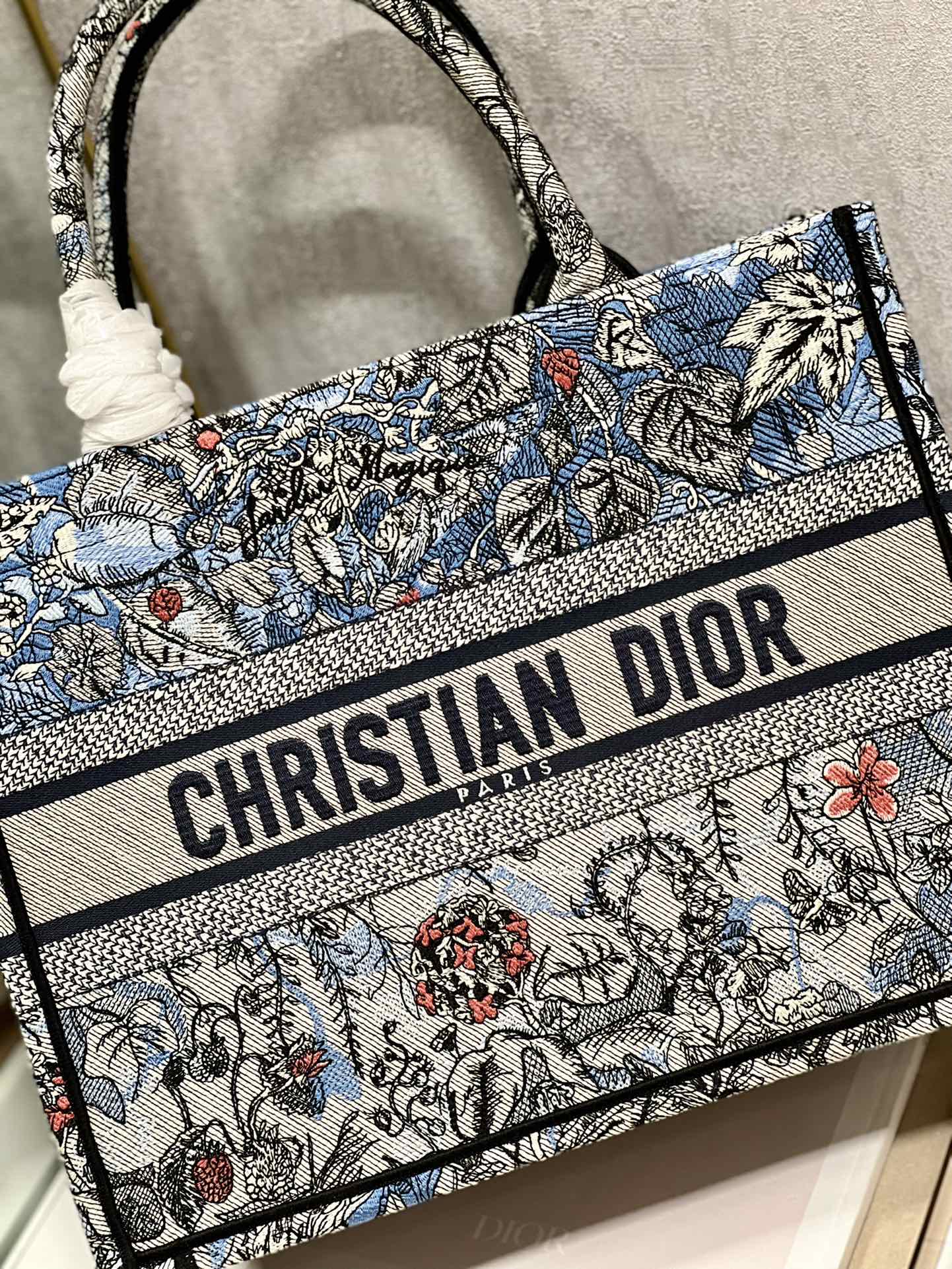 D*or book tote