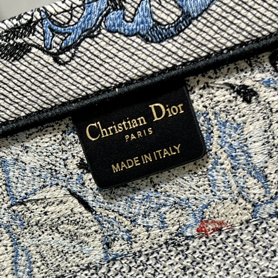 D*or book tote