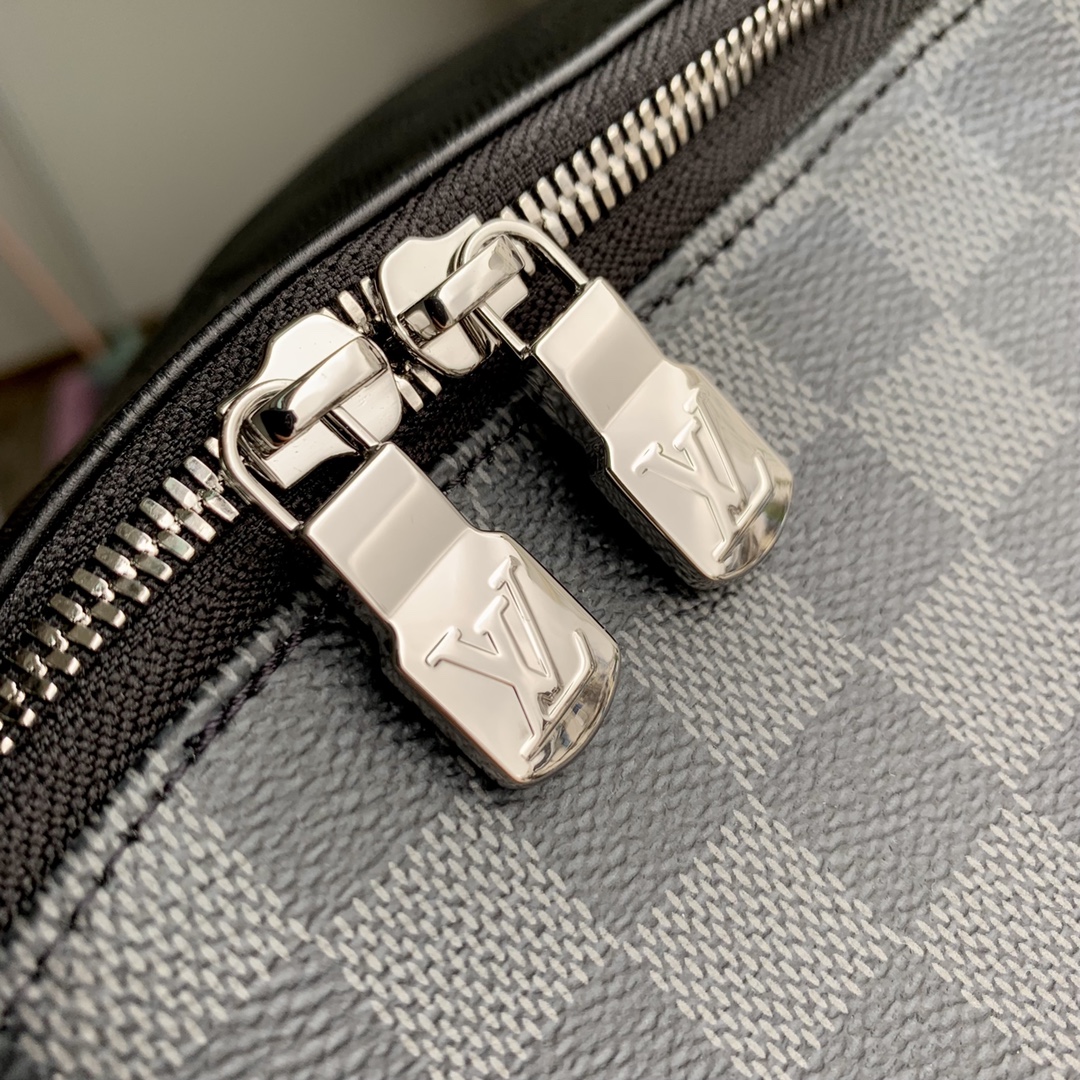 l0*is V*t0n discovery backpack-30*40*20cm