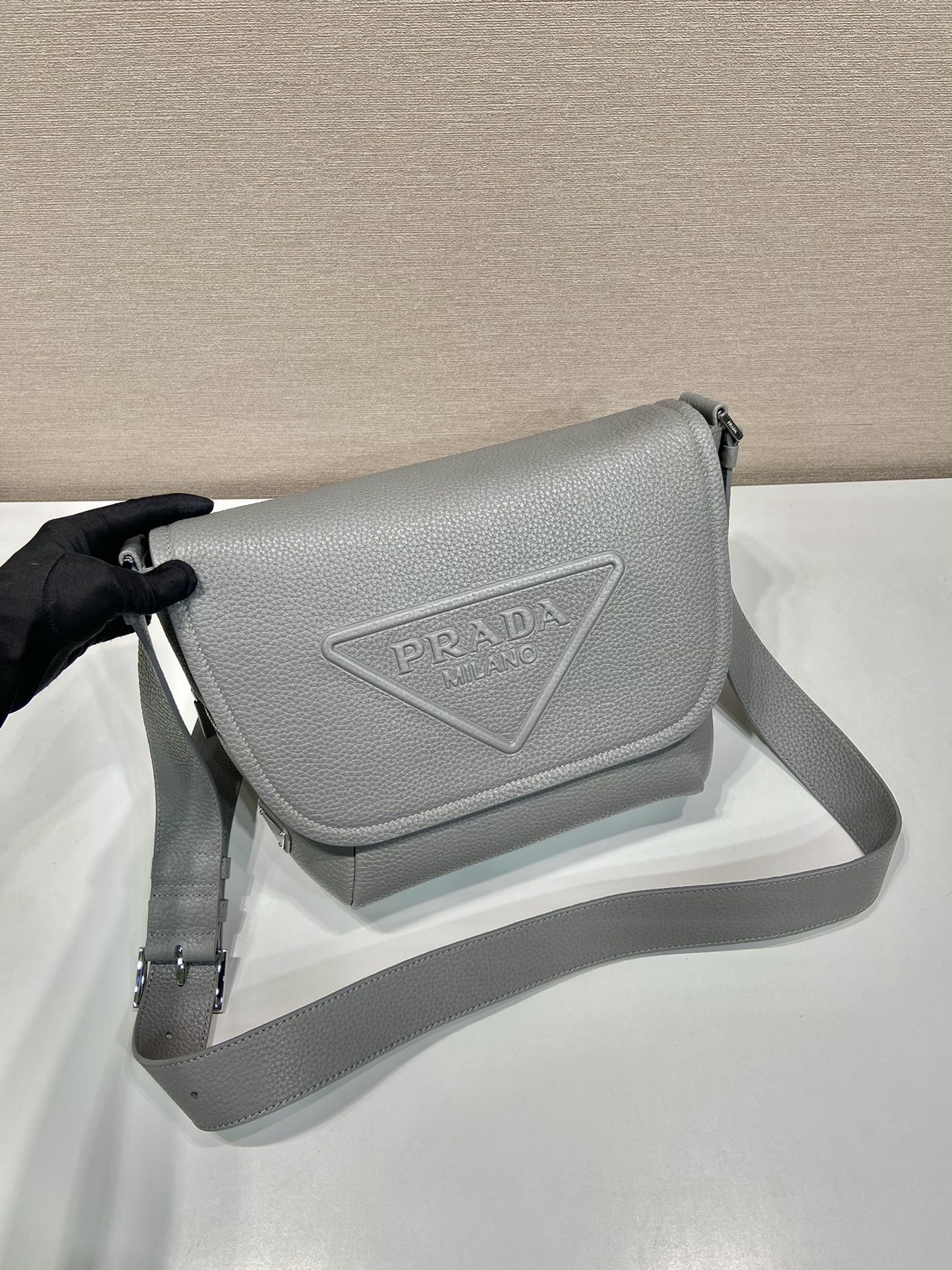 Pra*a 2vd056 messenger bag-22*2212cm