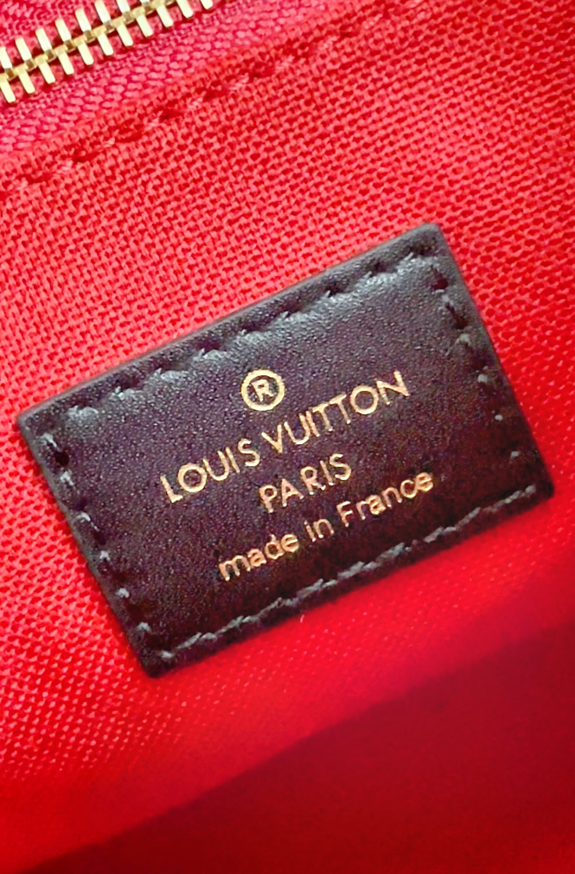 l0*is V*t0n onthego handbag-25*19*11.5 cm