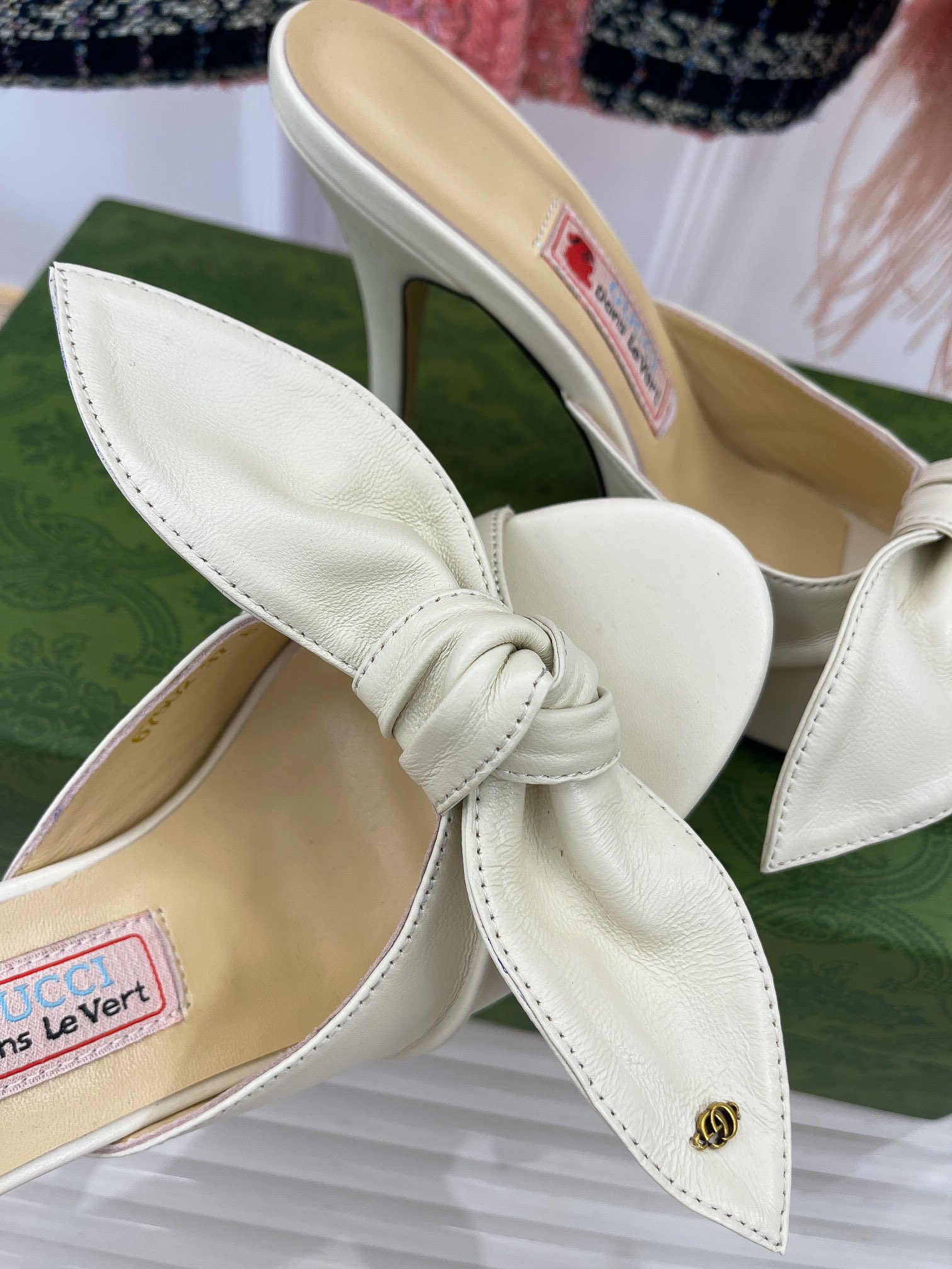 G*u*i slides-8.5cm