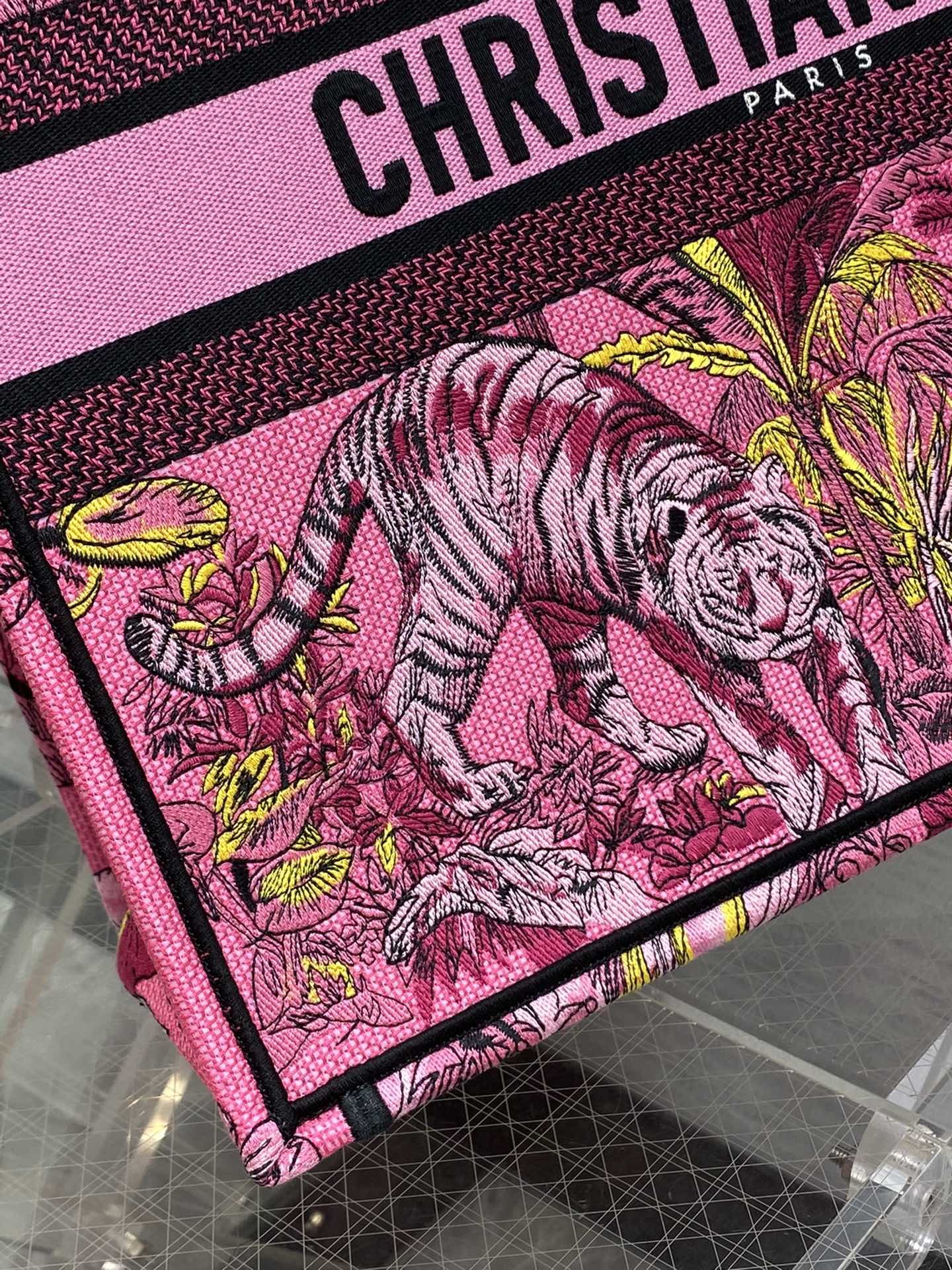 D*or book tote