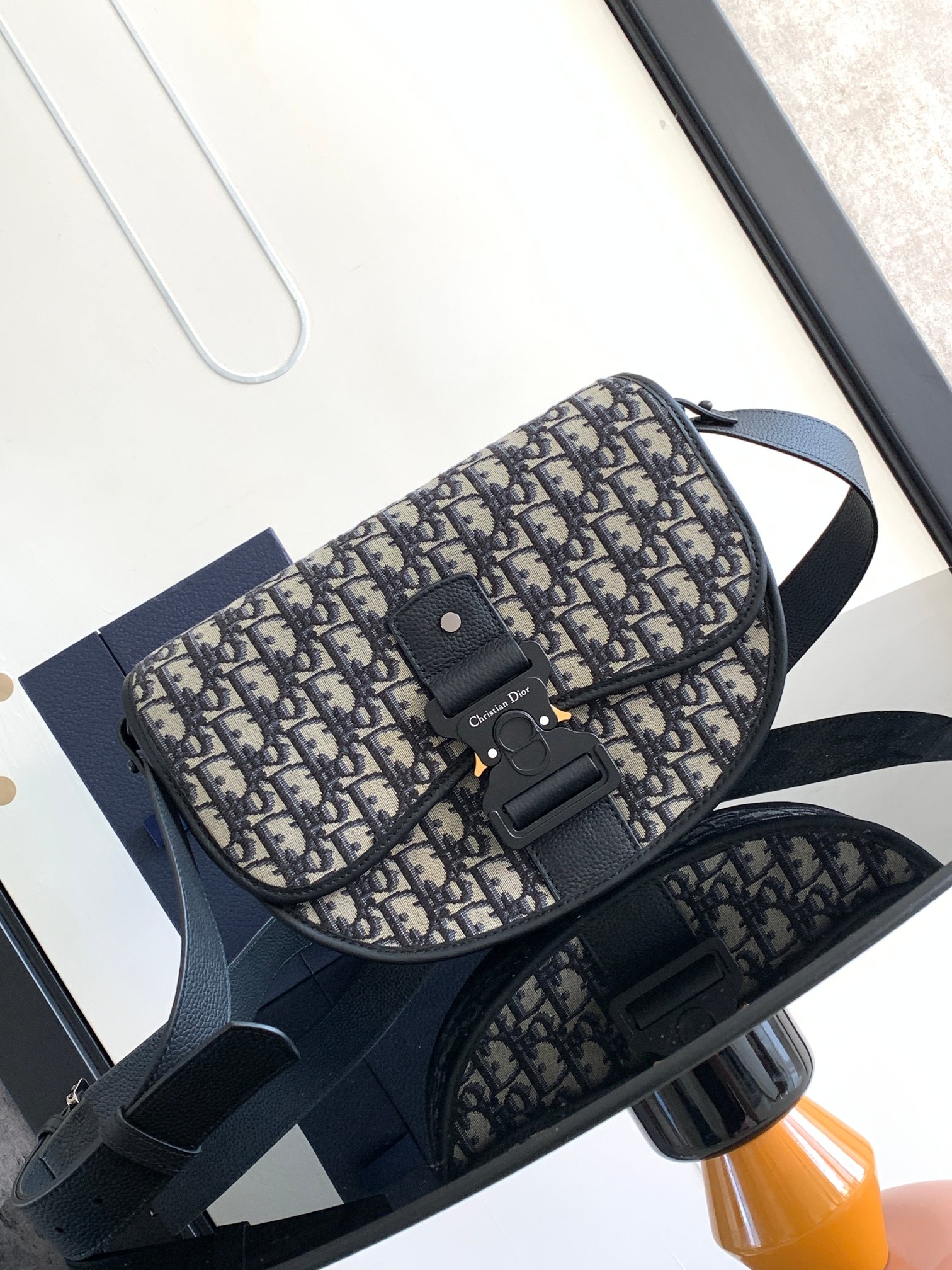 D*or gallop messenger bag-28 x 22 x 7 cm