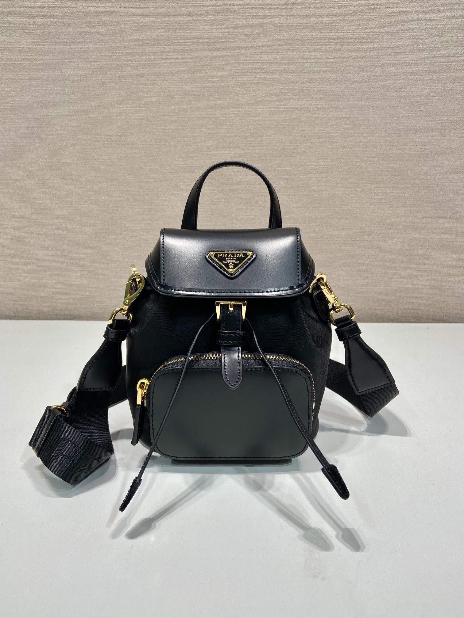 Pra*a backpack 1bz075 -16*18*10.5cm