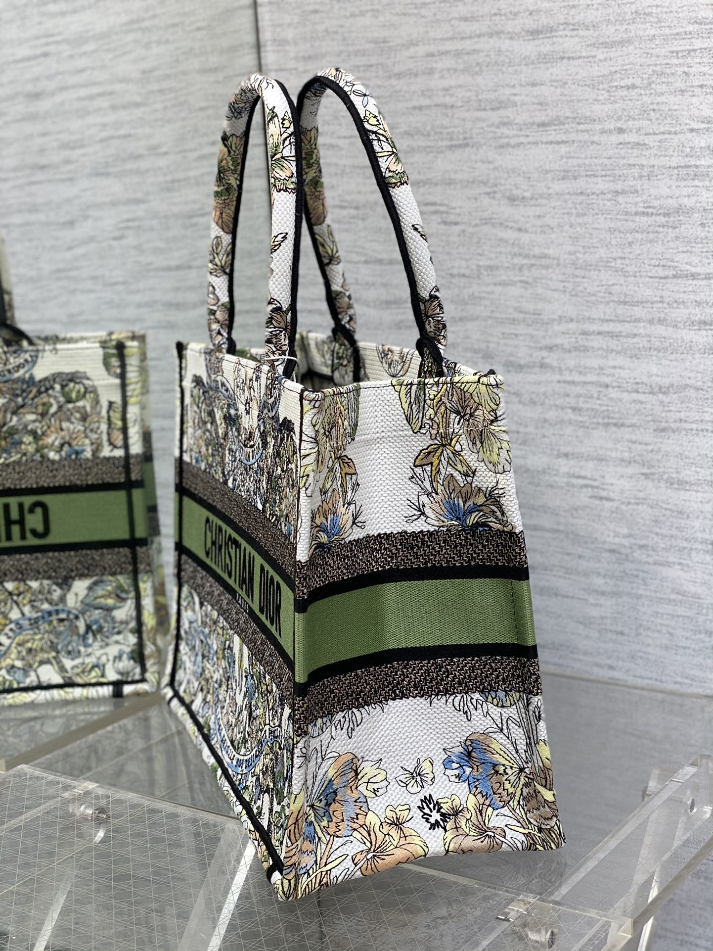 D*or small book tote-36.5cm