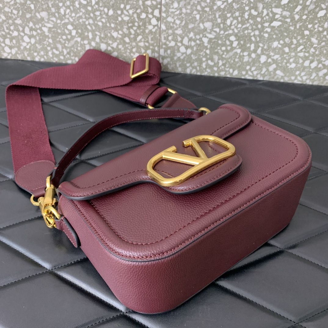 Valentino Garavani Allnite Bag-23.5✖️18✖️8CM