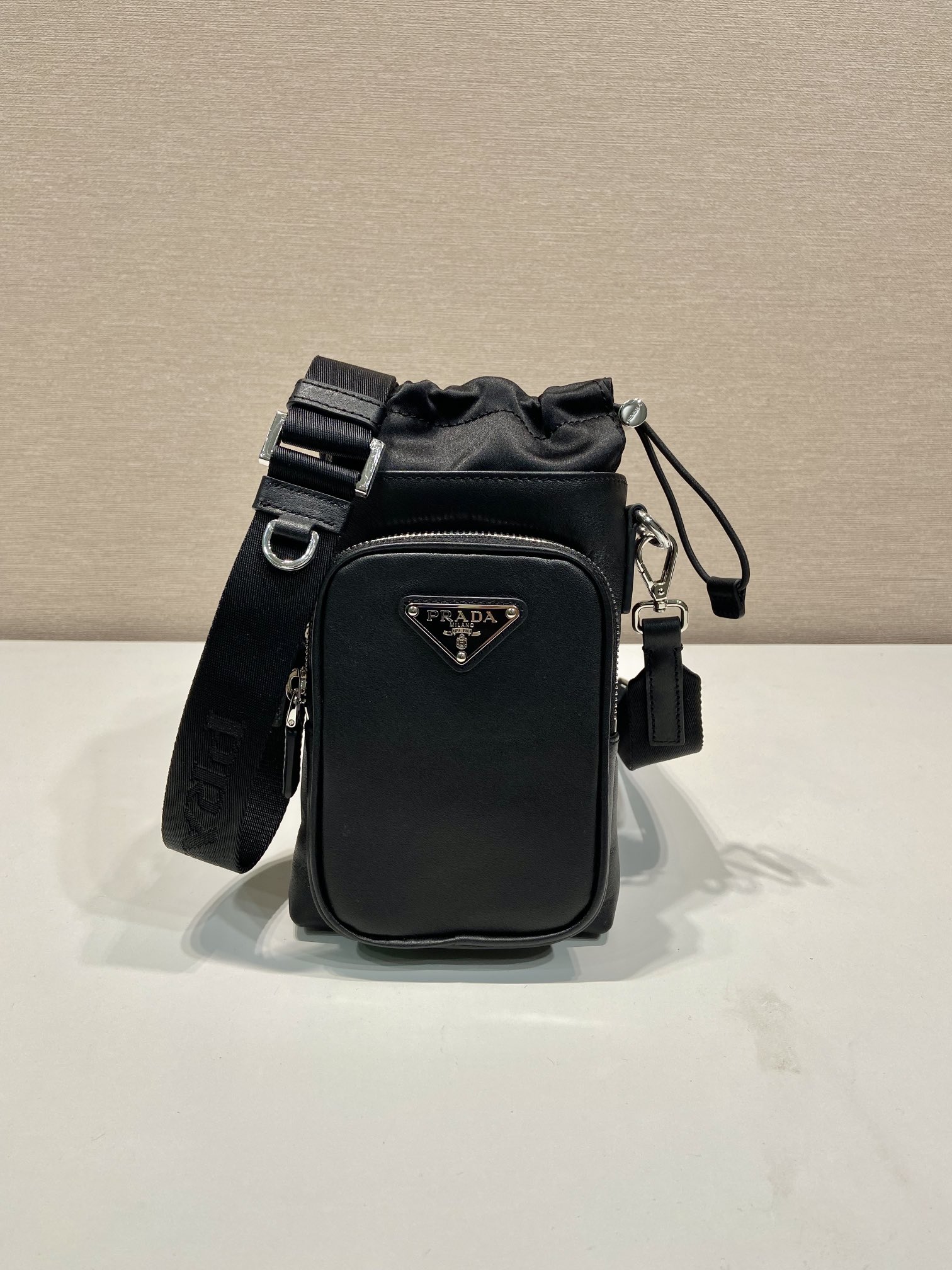 Pra*a mobile phone bag -13*18m
