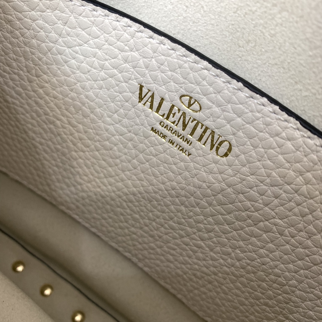 Valentino Garavani Rockstud Hobo Bag-6✖️4✖️16CM