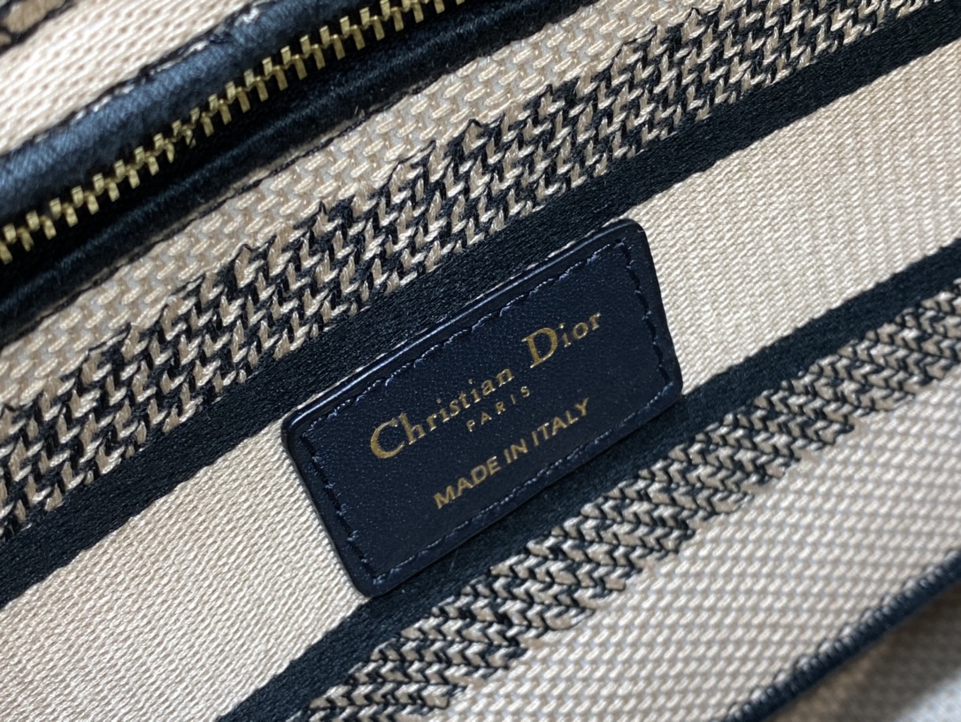 lady D*or handle bag-24cm