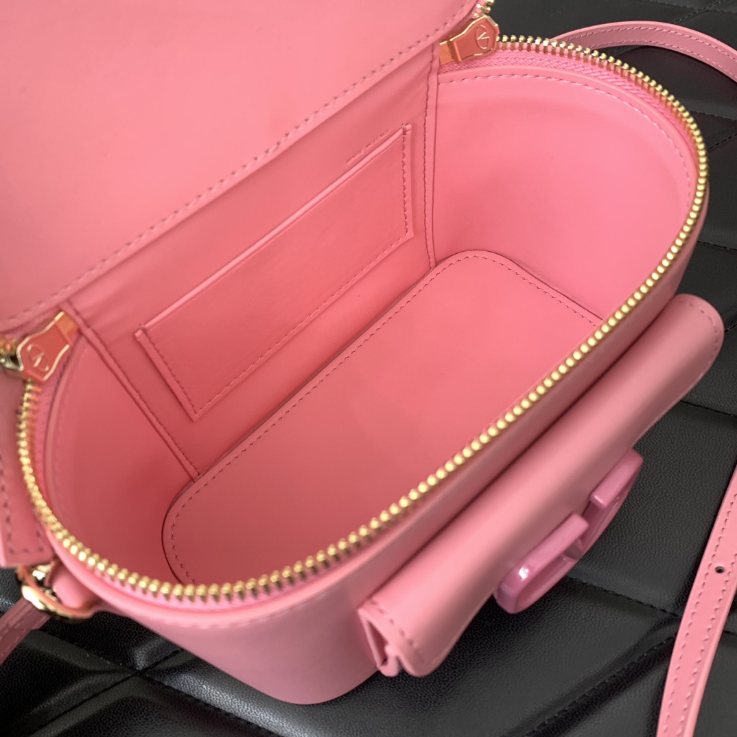 Valentino Alentino Garavani Box Bag-16.5*10*7.5CM