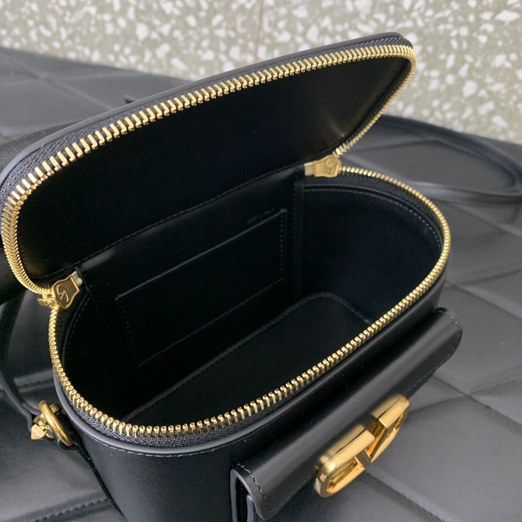 Valentino Alentino Garavani Box Bag-16.5*10*7.5CM