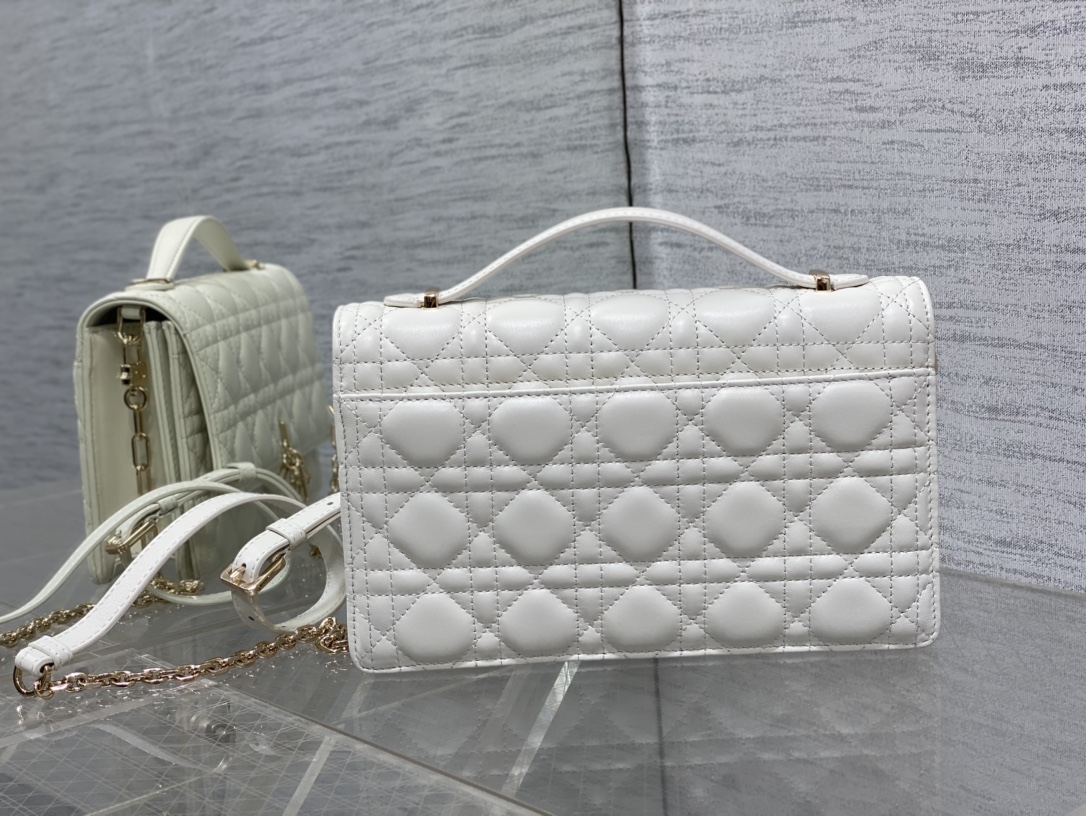 D*or miss carro bag-24*14*7.5cm