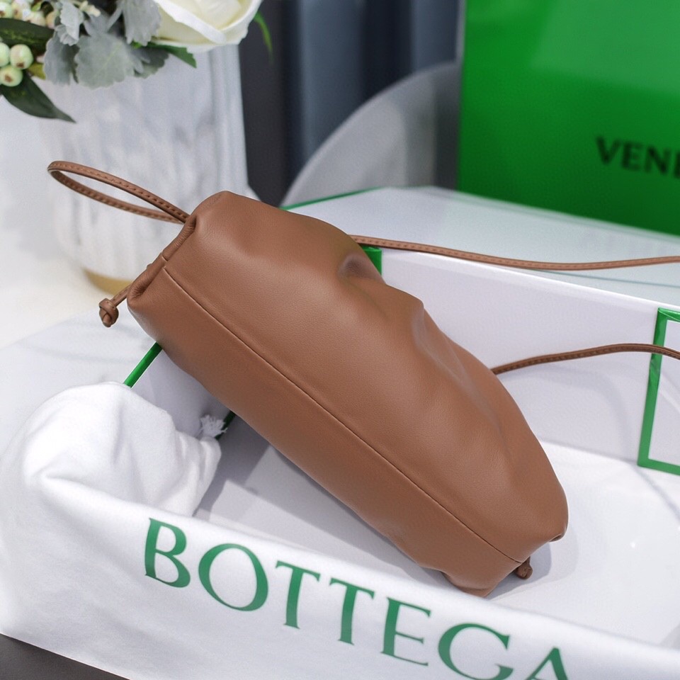 bo*te*ga Ve*ne*ta the pouch bag-22*9cm