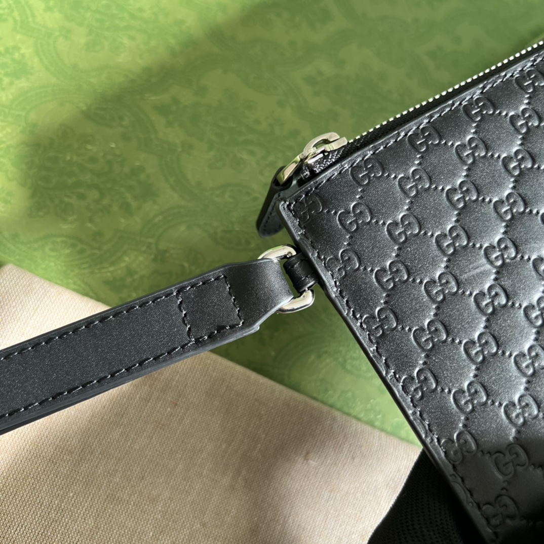 G*u*i pouch-28*21*1.5cm