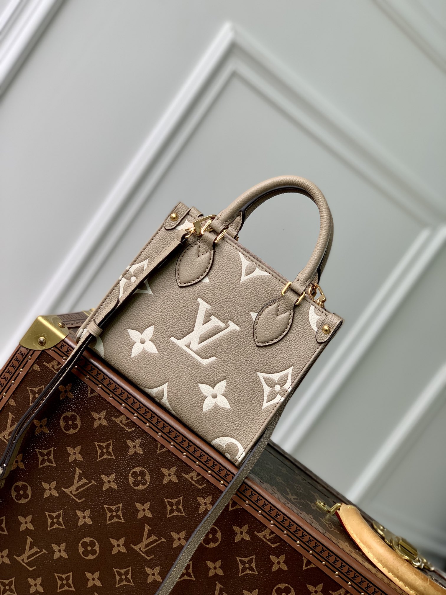 l0*is V*t0n onthego bb handbag-18*15*8.5cm