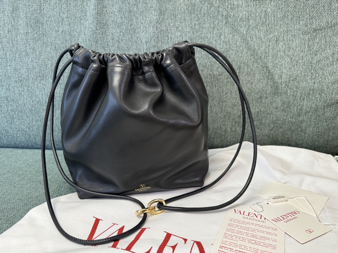 Valentino Garavani Vlogo Pouf Bag-23x19x14CM