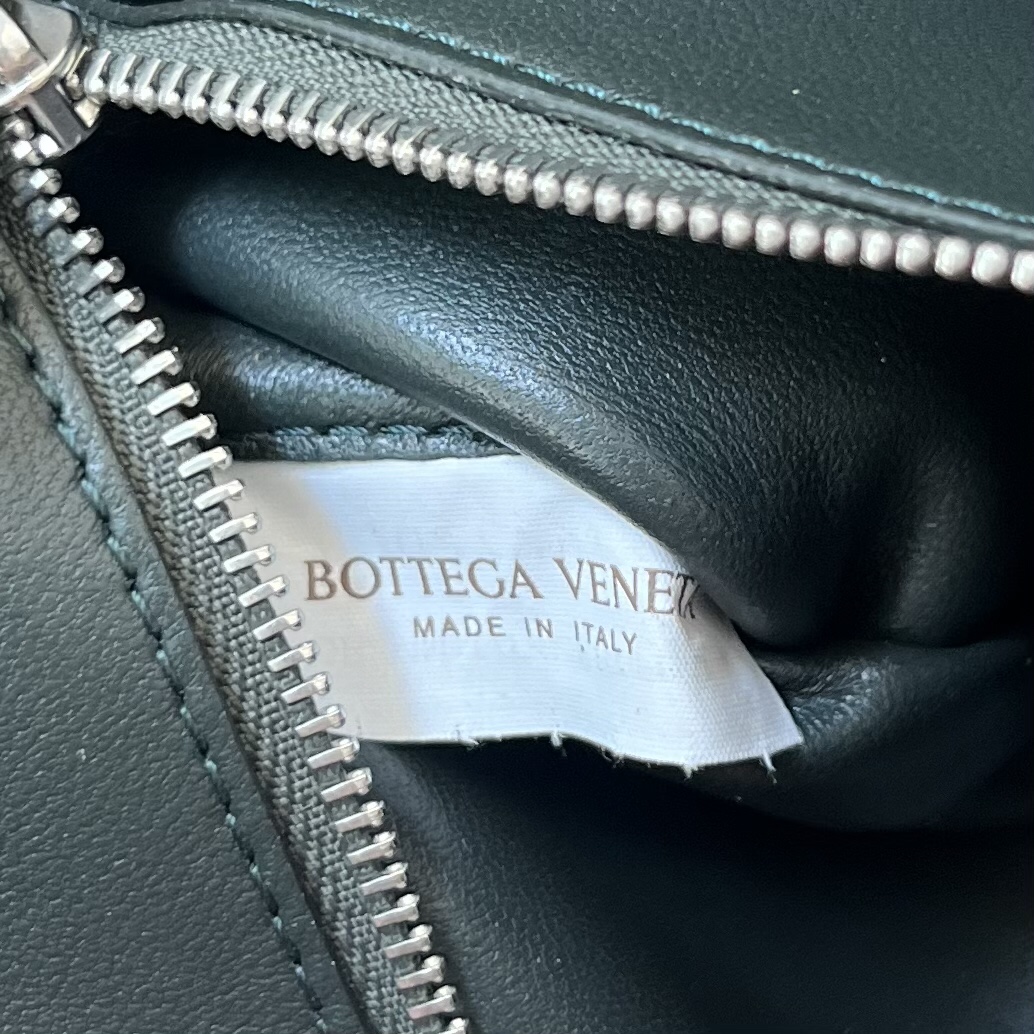 bo*te*ga Ve*ne*ta crossbody bag-23x15x5cm