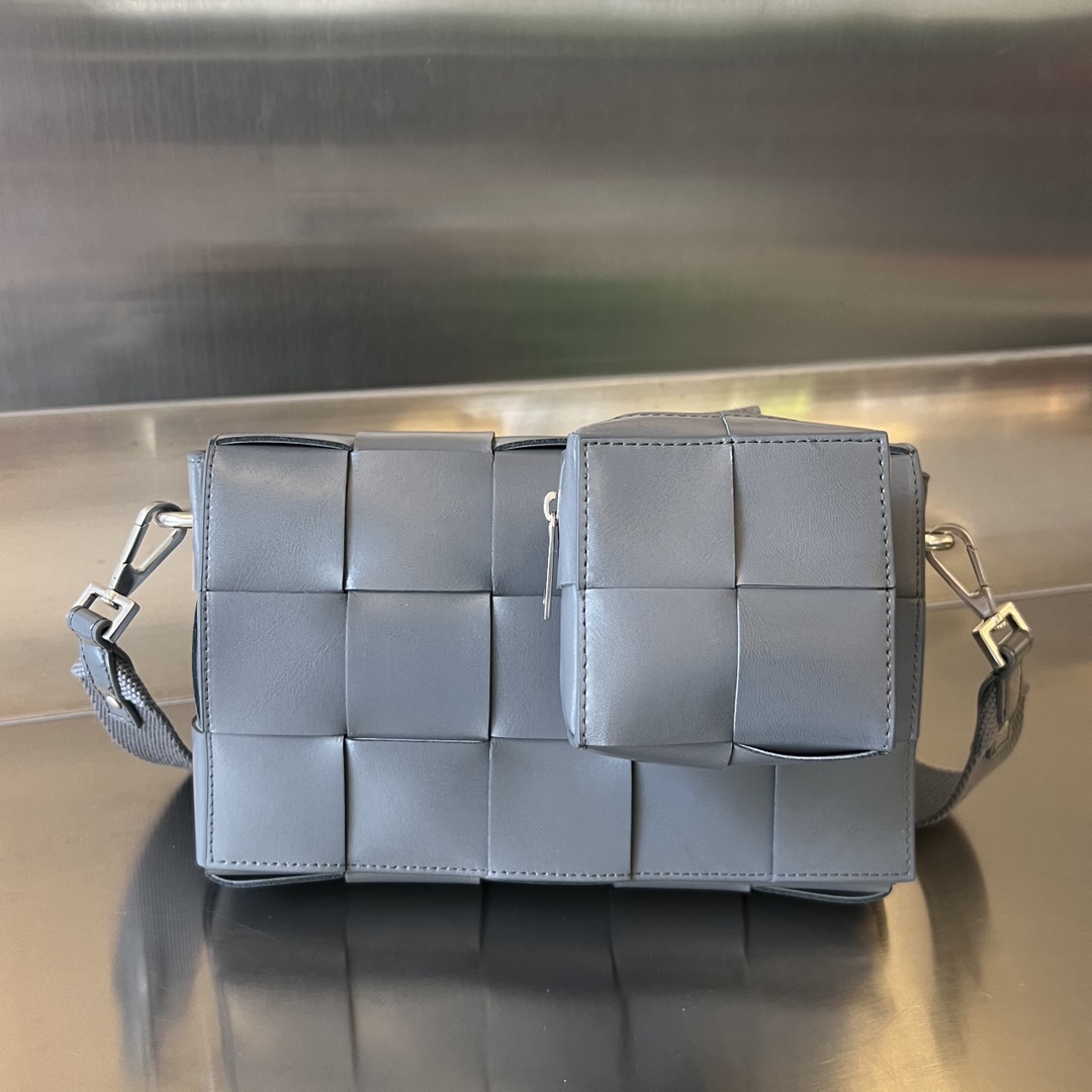bo*te*ga Ve*ne*ta crossbody bag-23x15x5cm