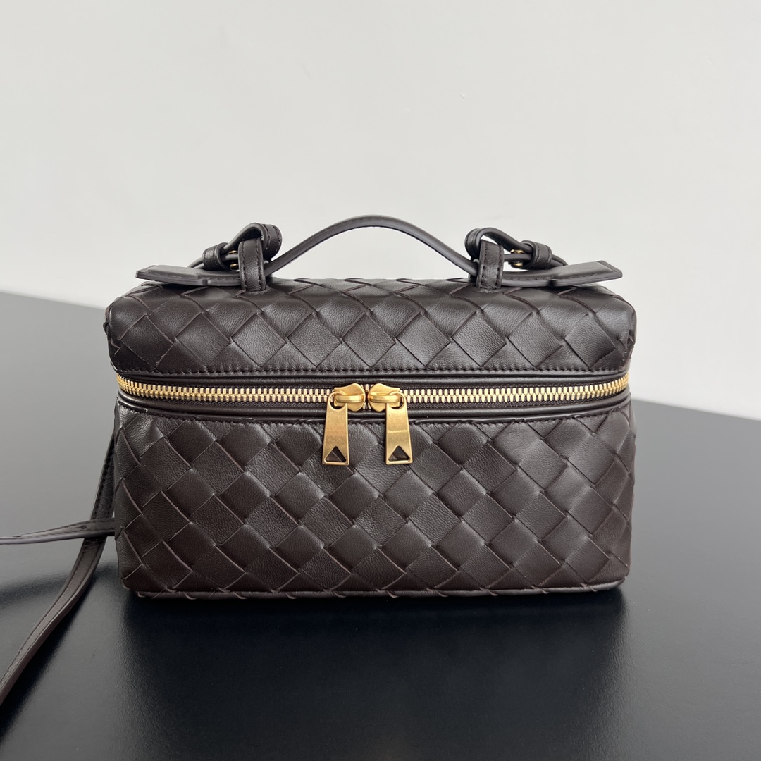 bo*te*ga Ve*ne*ta vanity case bag-22x12.5x5cm