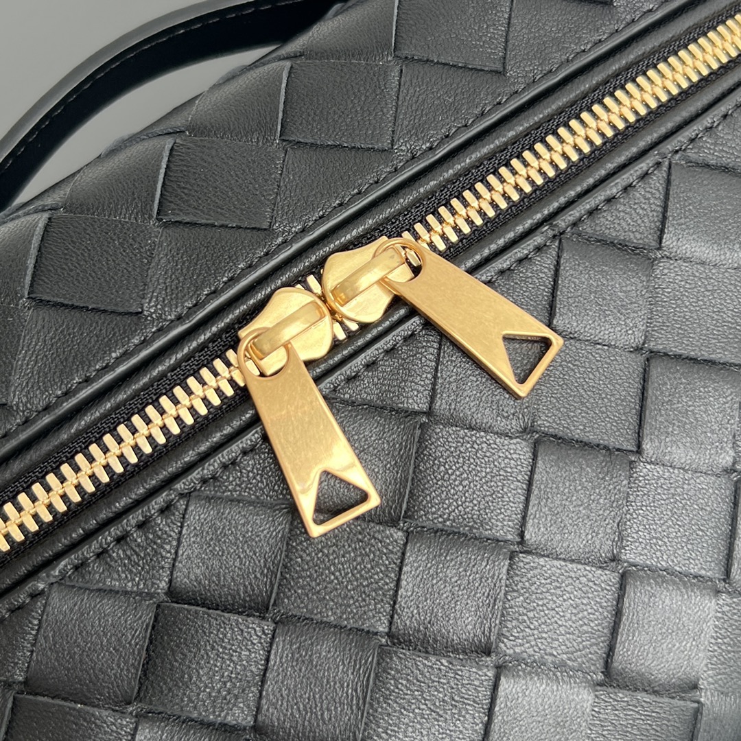 bo*te*ga Ve*ne*ta vanity case bag-22x12.5x5cm