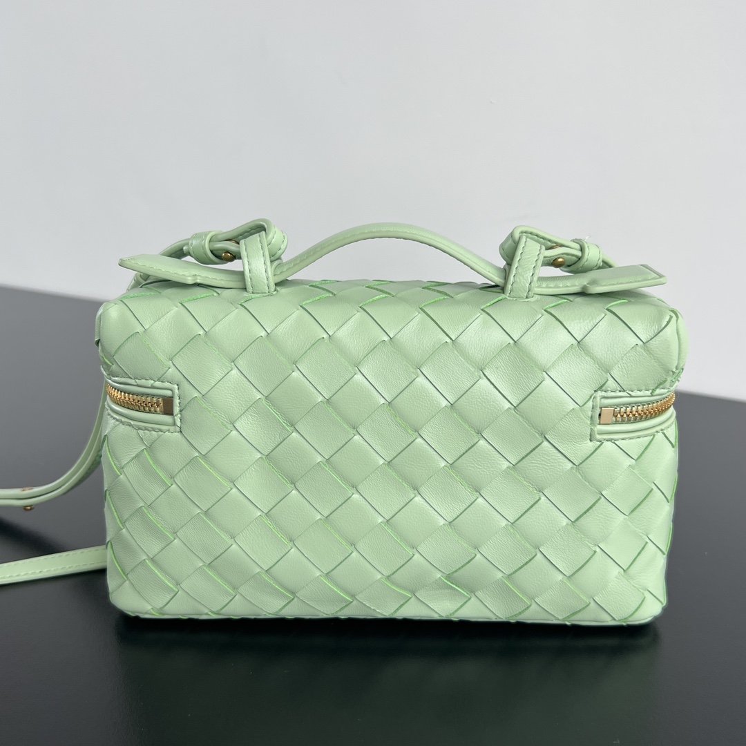 bo*te*ga Ve*ne*ta vanity case bag-22x12.5x5cm