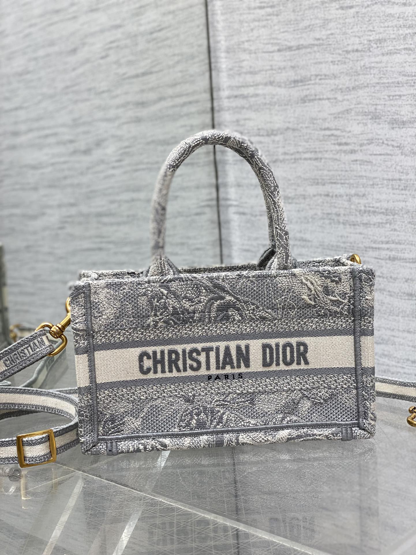 D*or book tote-21.5*13*7.5cm