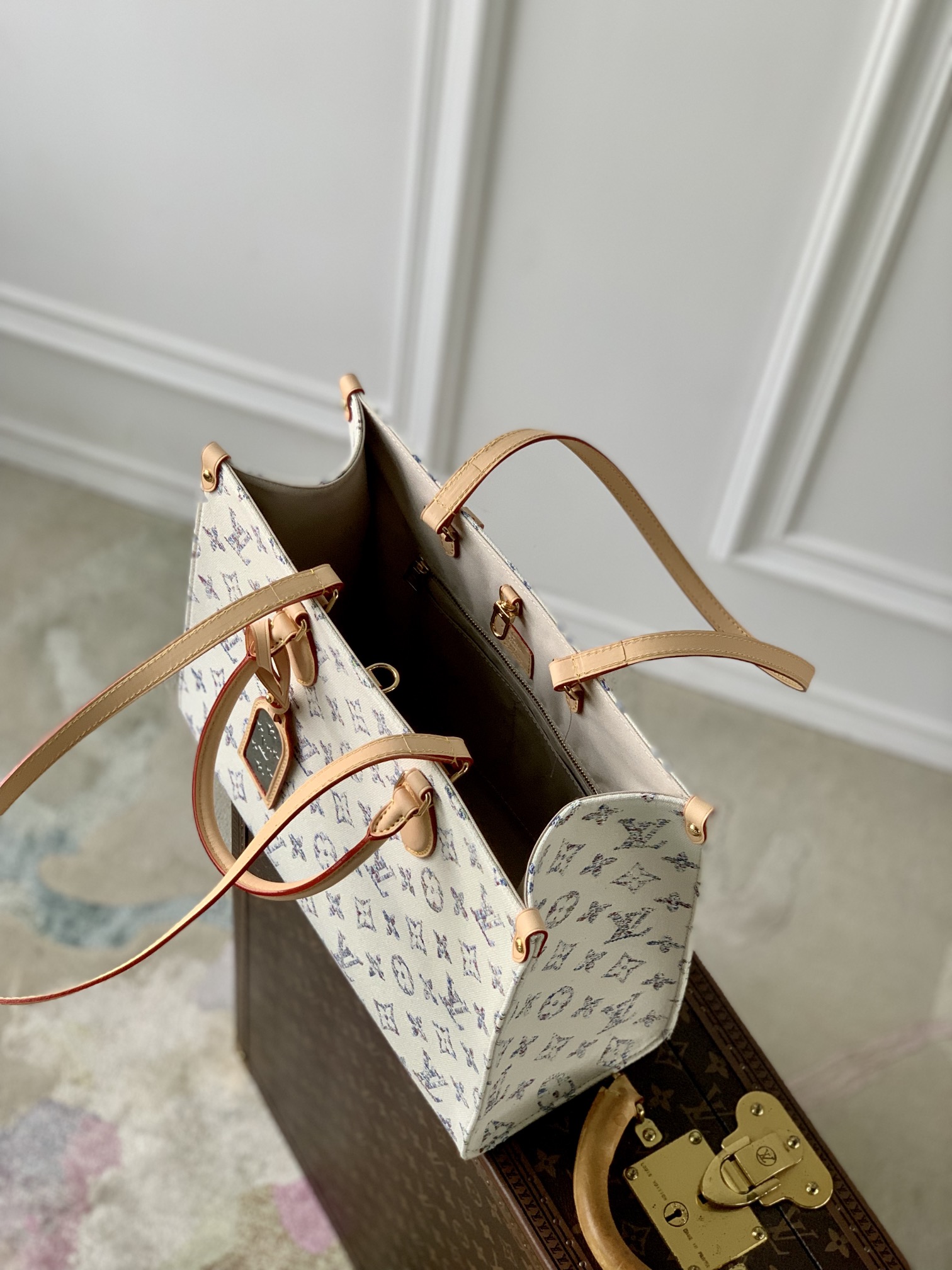 l0*is V*t0n onthego handbag-35*27*14cm
