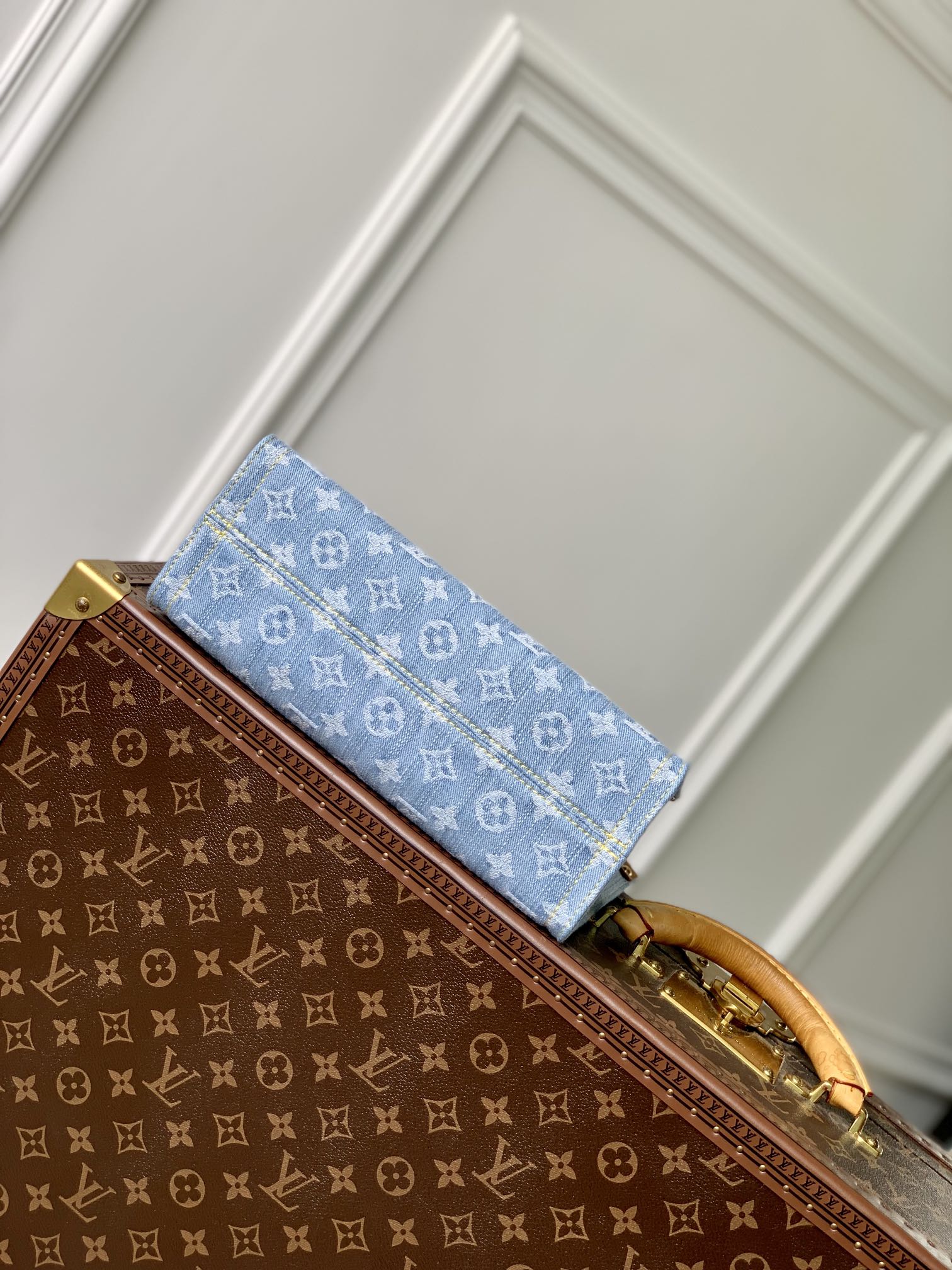 l0*is V*t0n let go handbag-28 x 23 x 10.5 cm