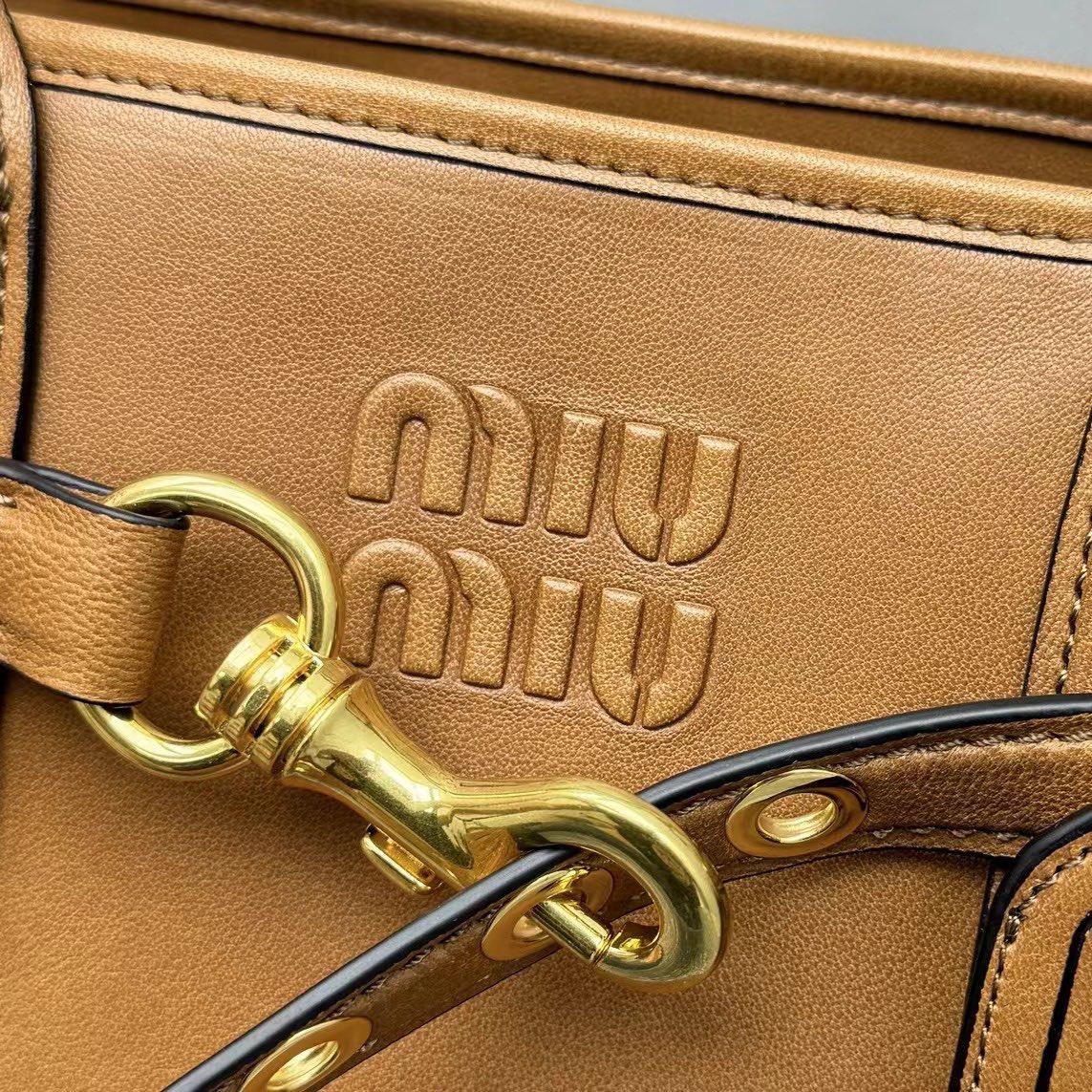 M*um*u aventure nappa tote-31x40x13cm