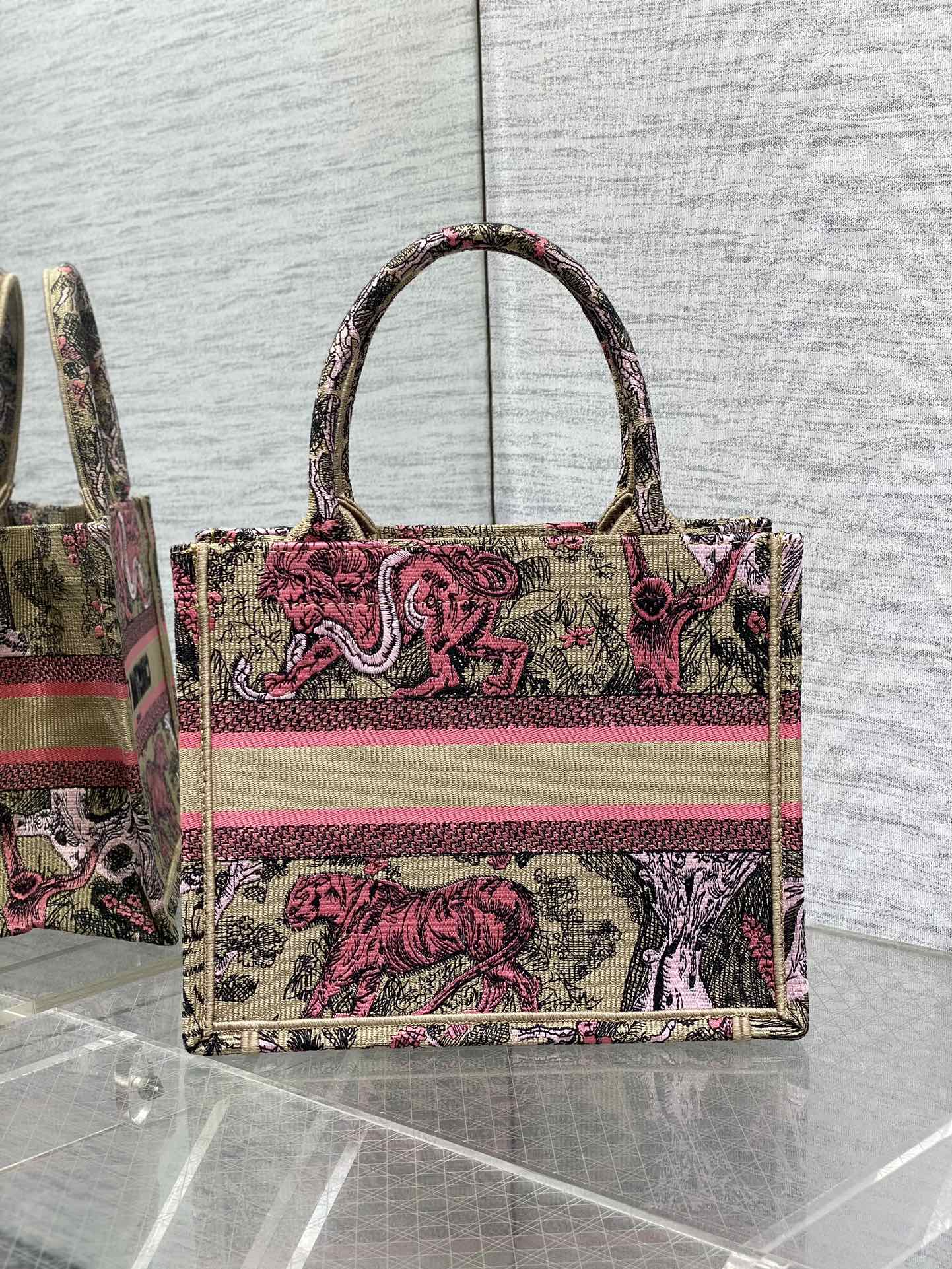 D*or small book tote-26*8*22cm