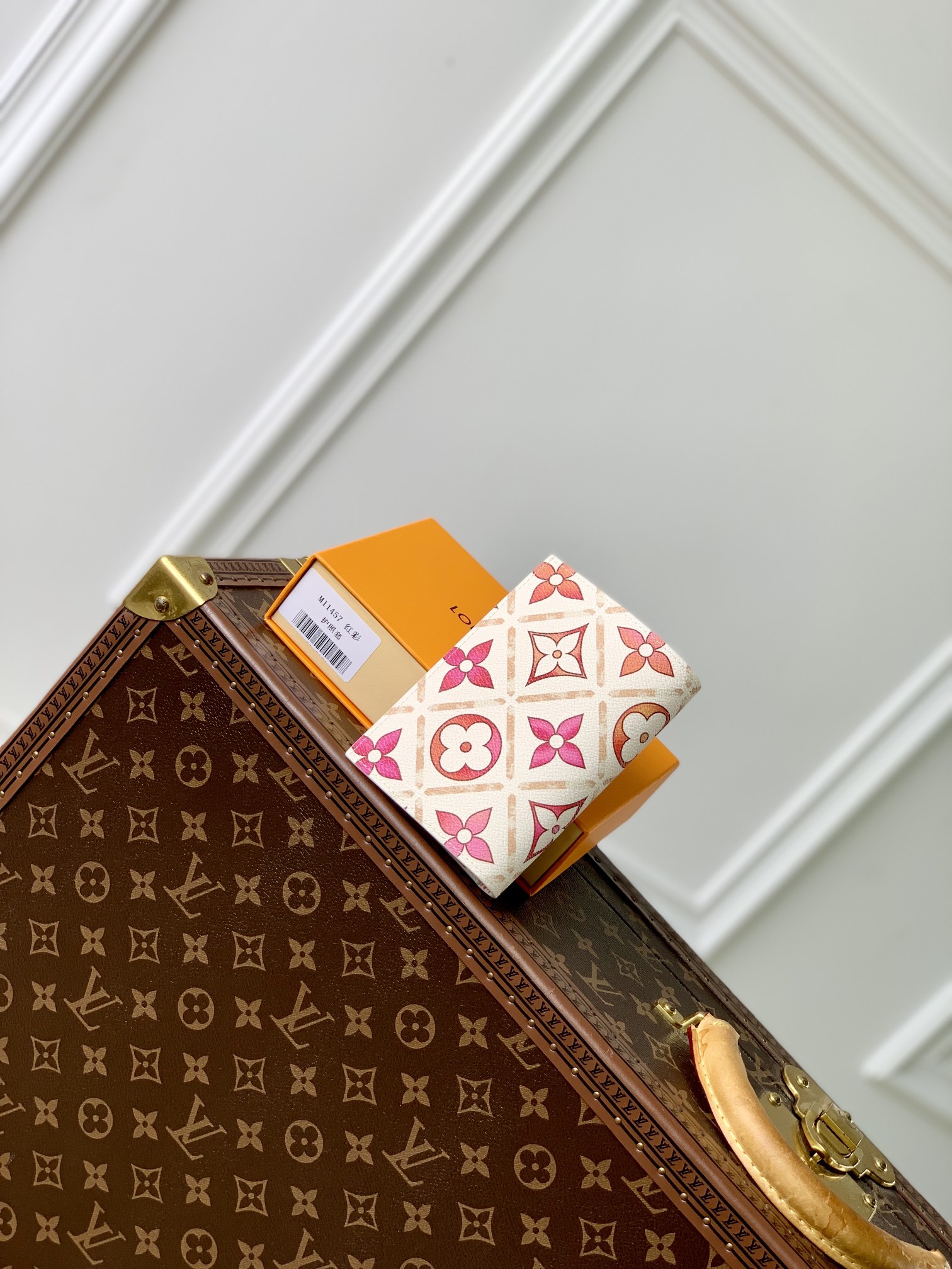 l0*is V*t0n by the pool wallet-10 x 14 x 2.5cm