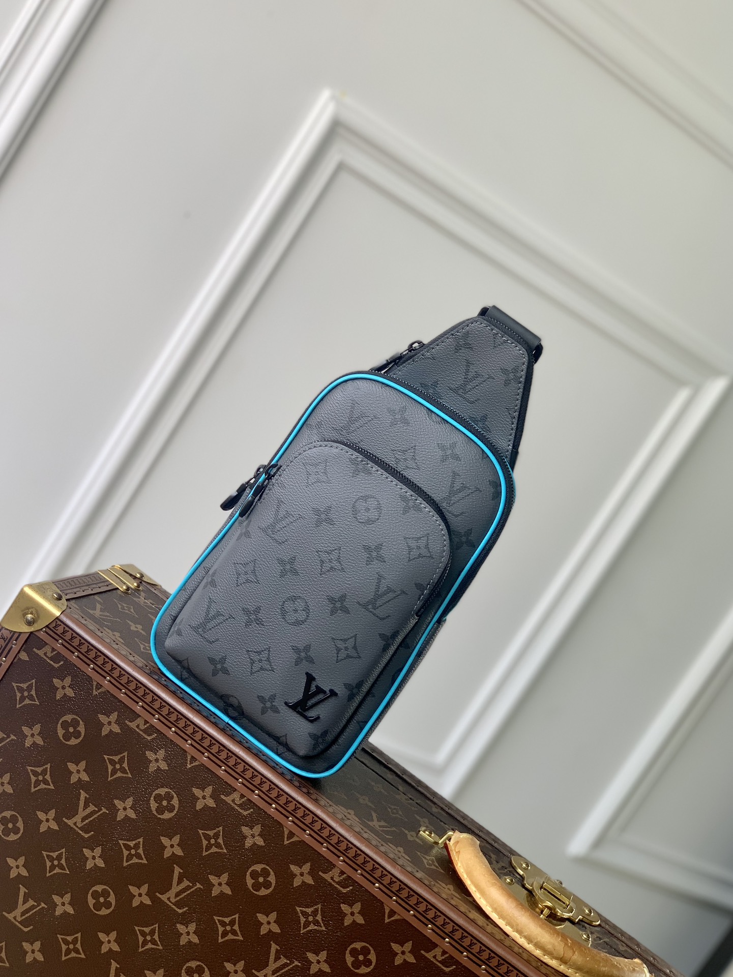 l0*is V*t0n avenue bag-16 x 33 x 5.7cm