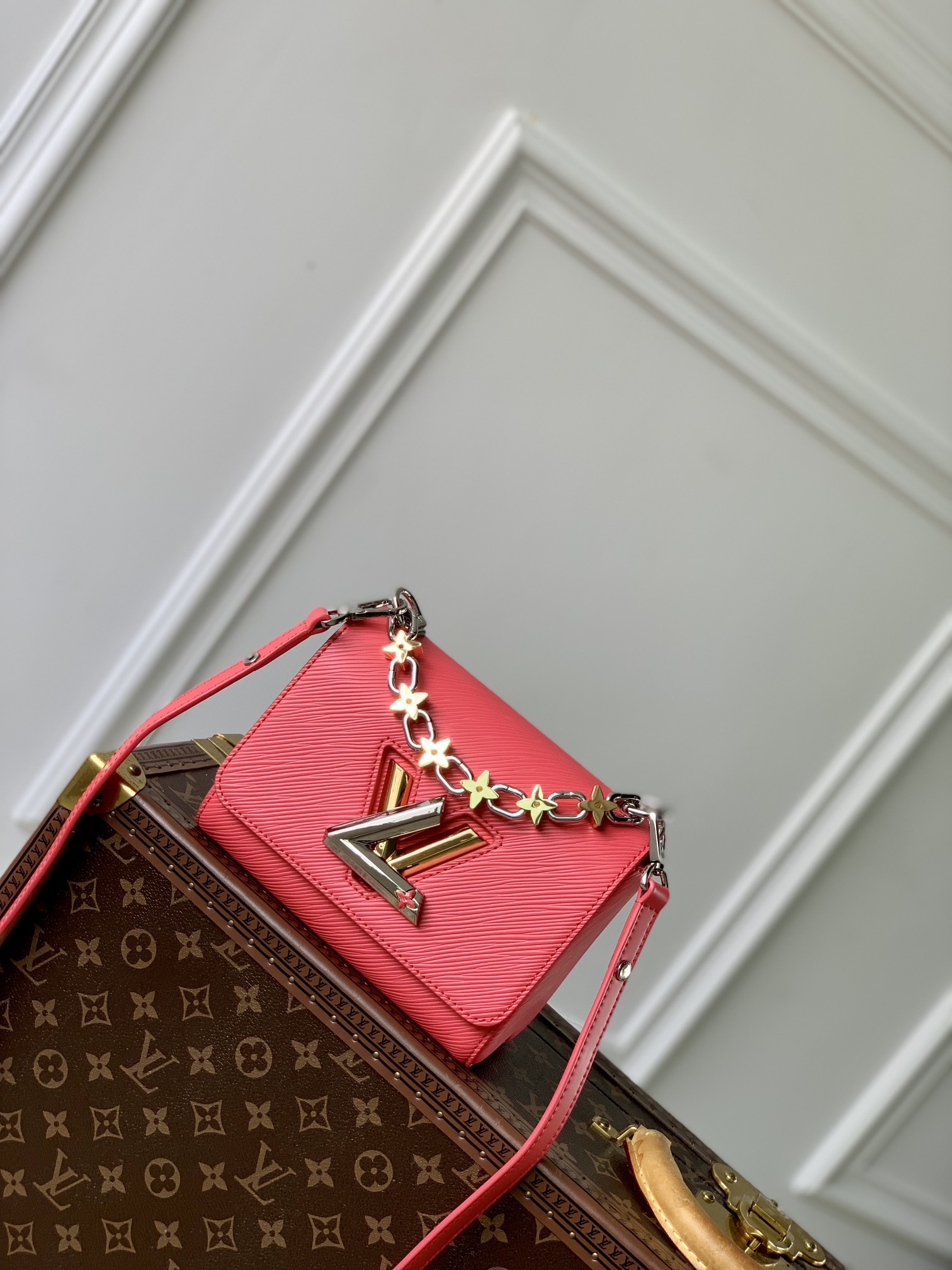 l0*is V*t0n twist pm lv bloom bag-19x 15x 9cm