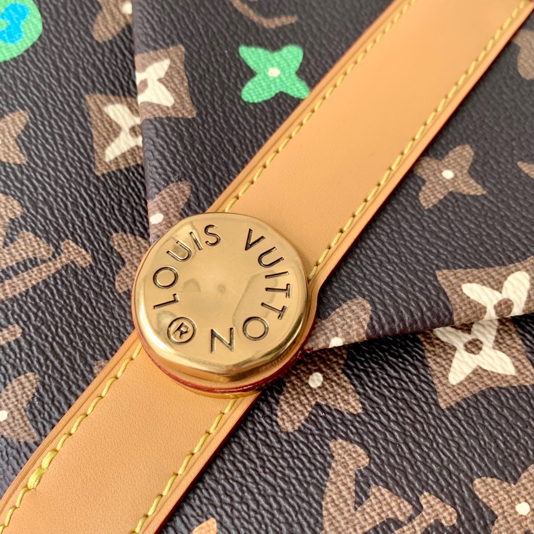 l0*is V*t0n envelope bag-23.5 x 15.5 x 8.5cm