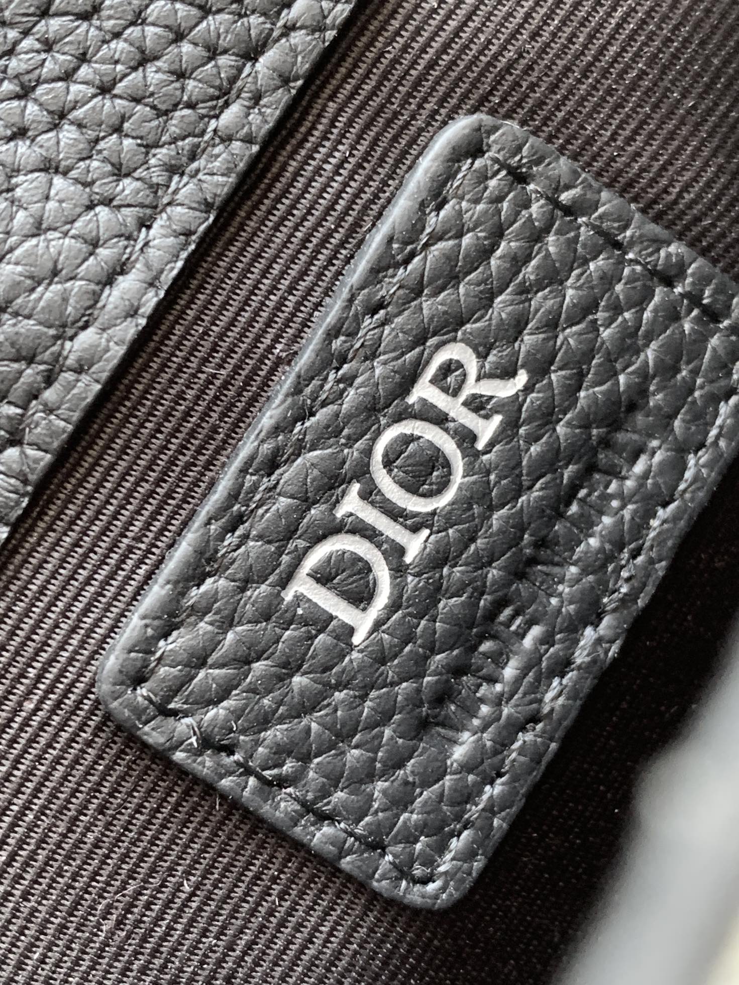 d*or safari Nor*h-south bag-14 x 19 x 6.5cm