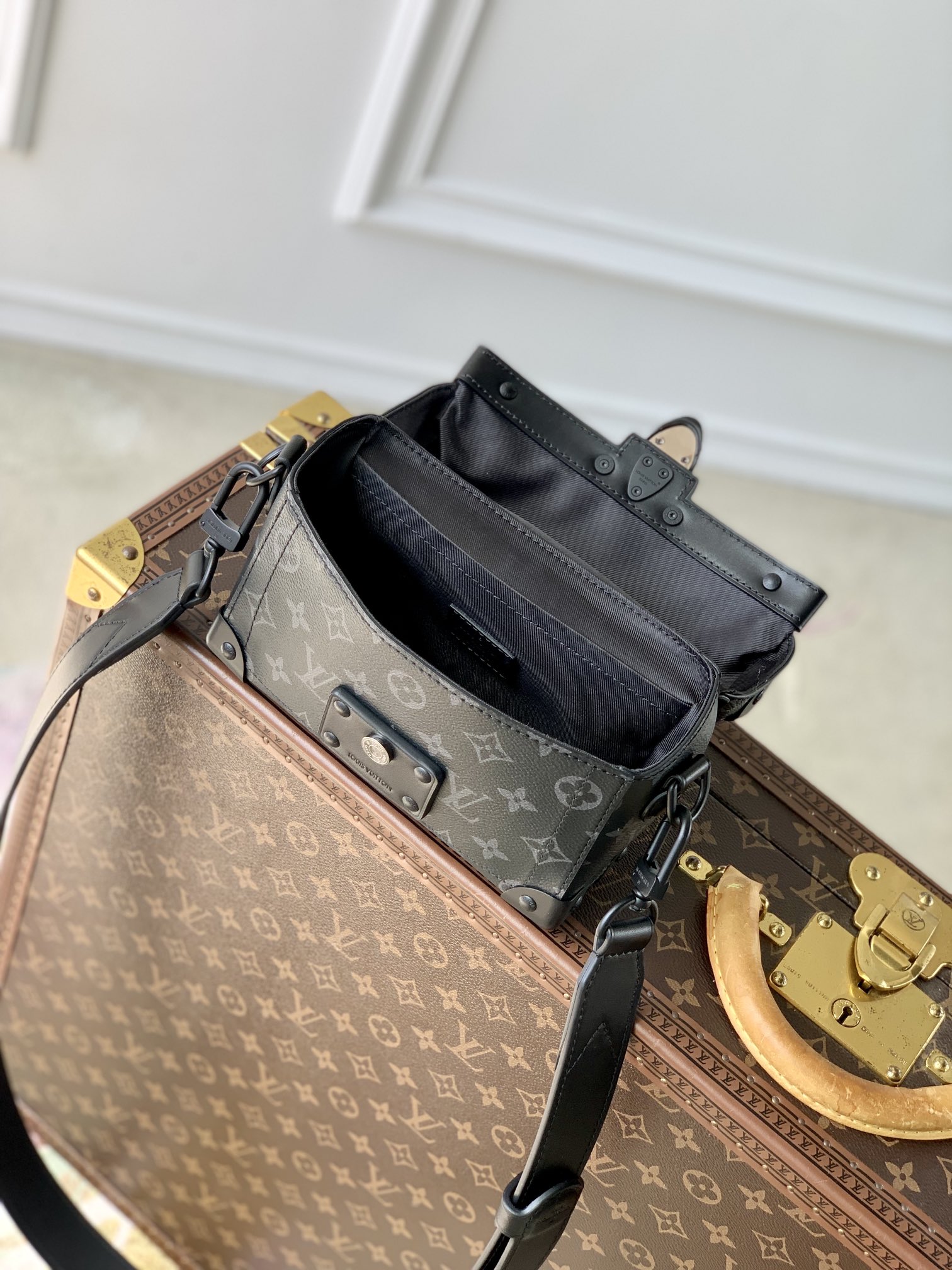 l0*is V*t0n soul trunk handbag-19 x 15 x 7cm