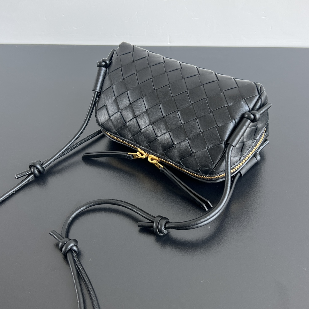 bo*te*ga Ve*ne*ta concert pouch -18.5*11.5*8.5cm