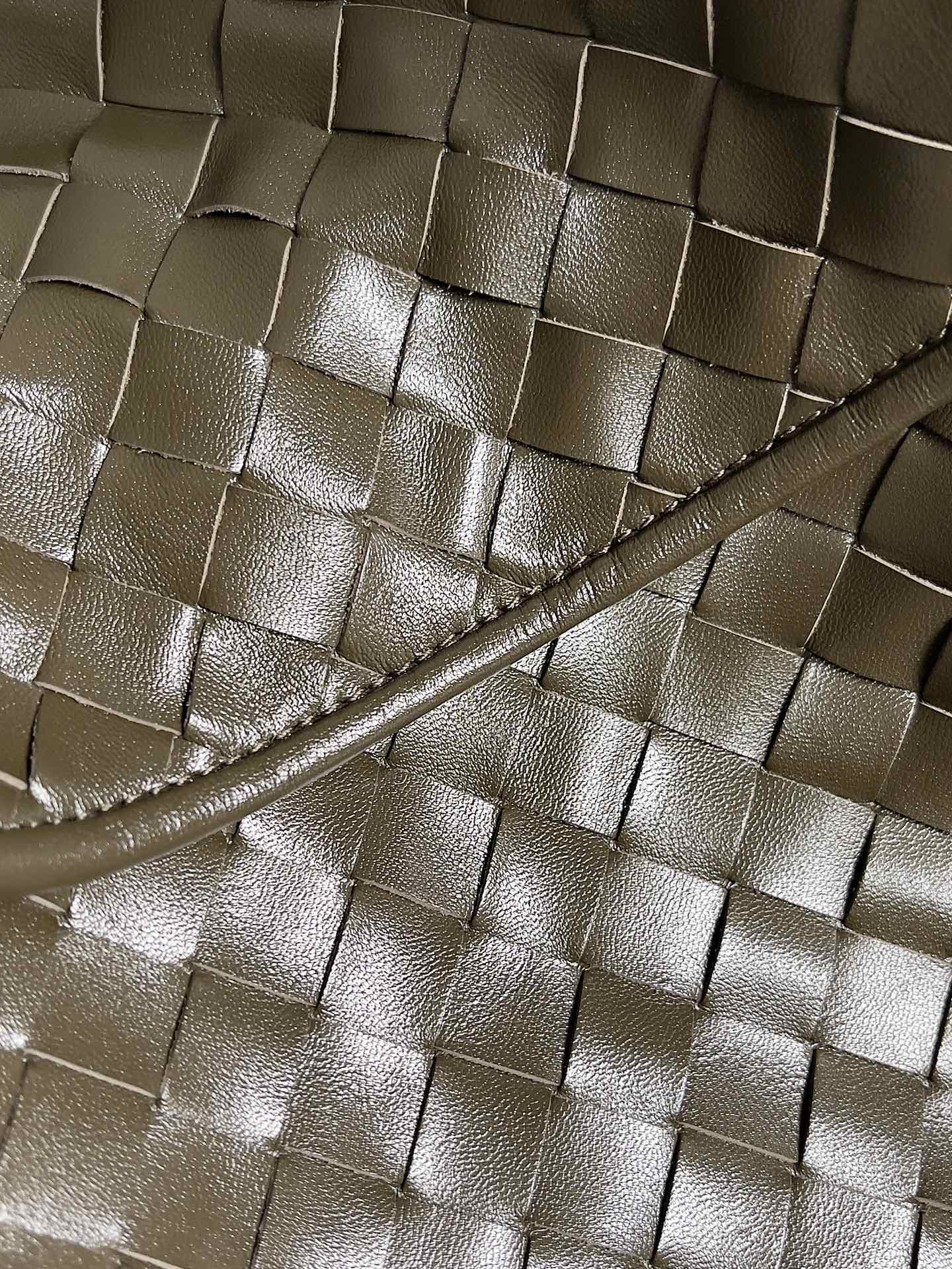 bo*te*ga Ve*ne*ta hop bag-53*24*13cm