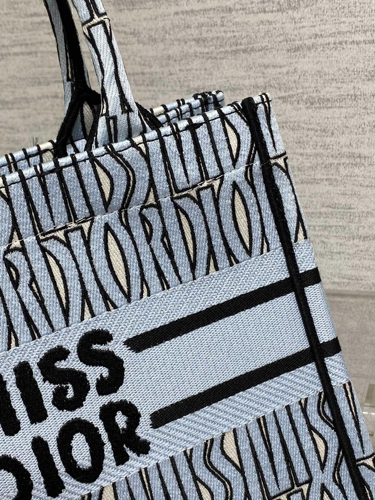 D*or small book tote-26*8*22cm