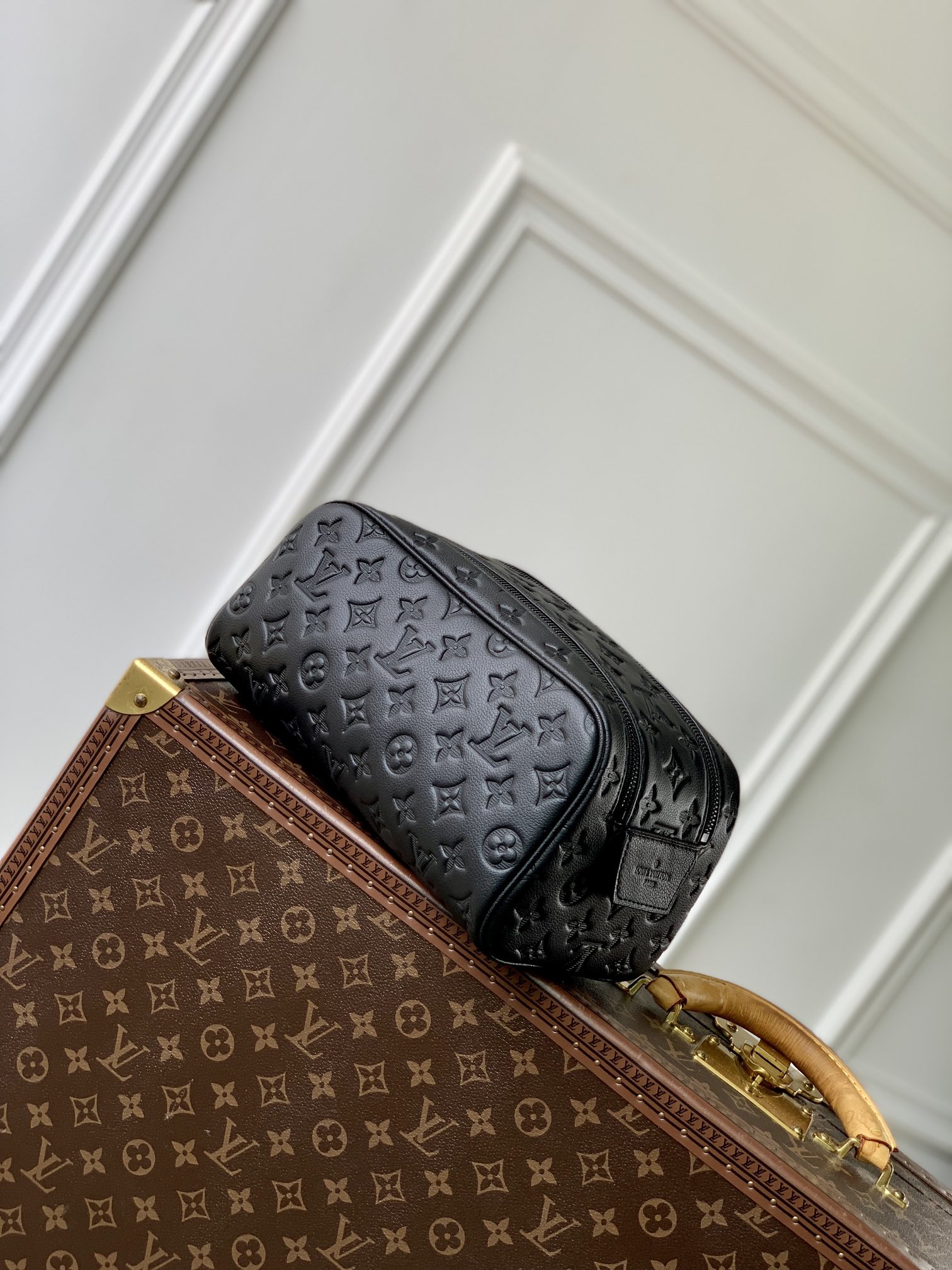 Louis Vuitton Locker Dopp Kit Pouch -28 x 15 x 16.5CM