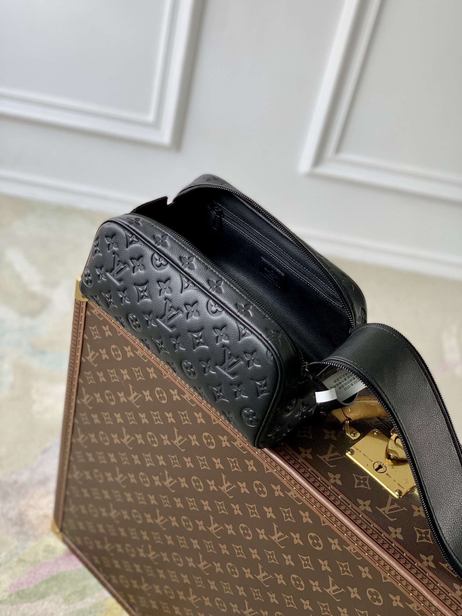 Louis Vuitton Locker Dopp Kit Pouch -28 x 15 x 16.5CM