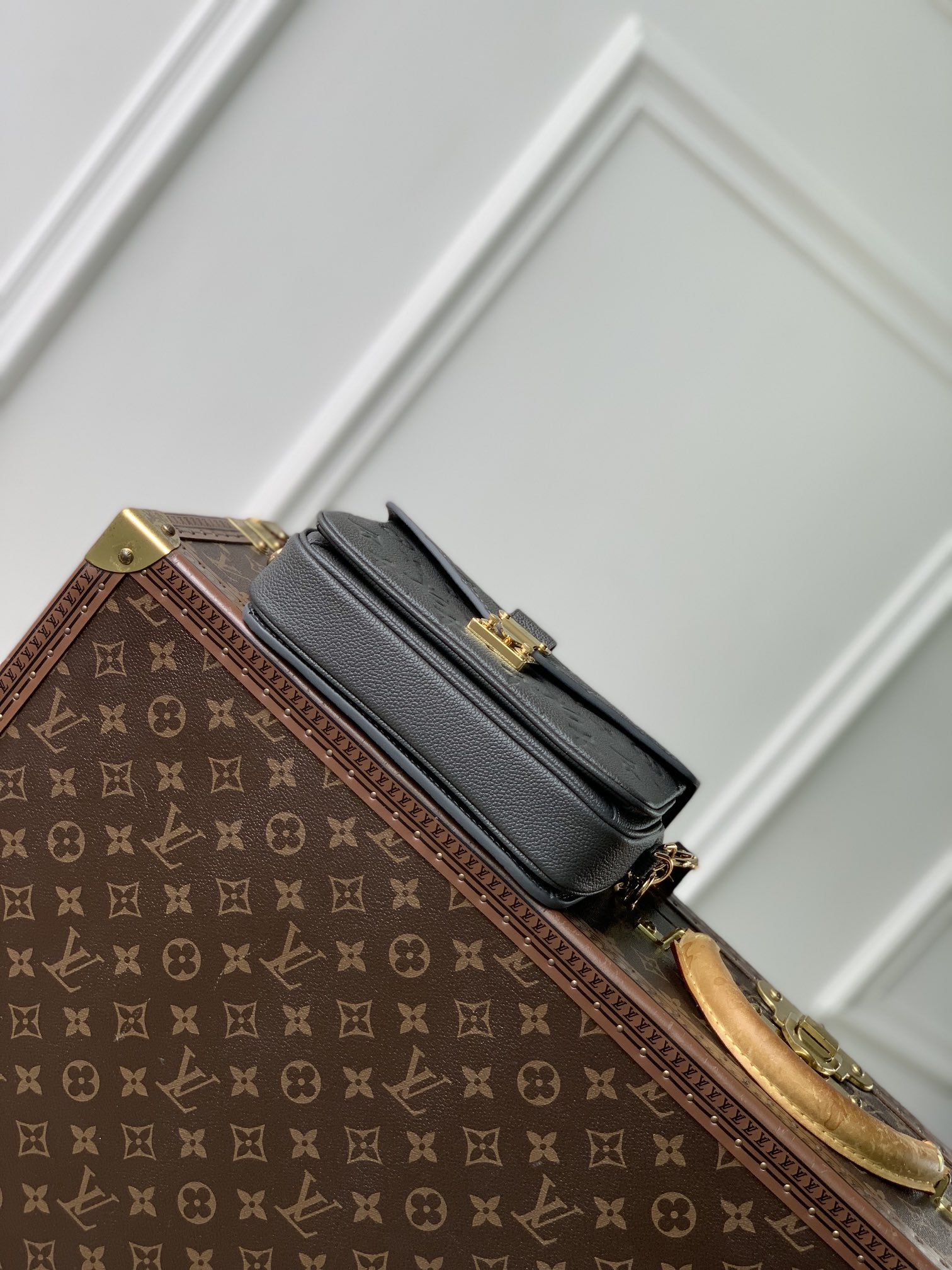 Louis Vuitton Pochette Métis East West Bag- M46595-13.5 x 6 x 21.5CM