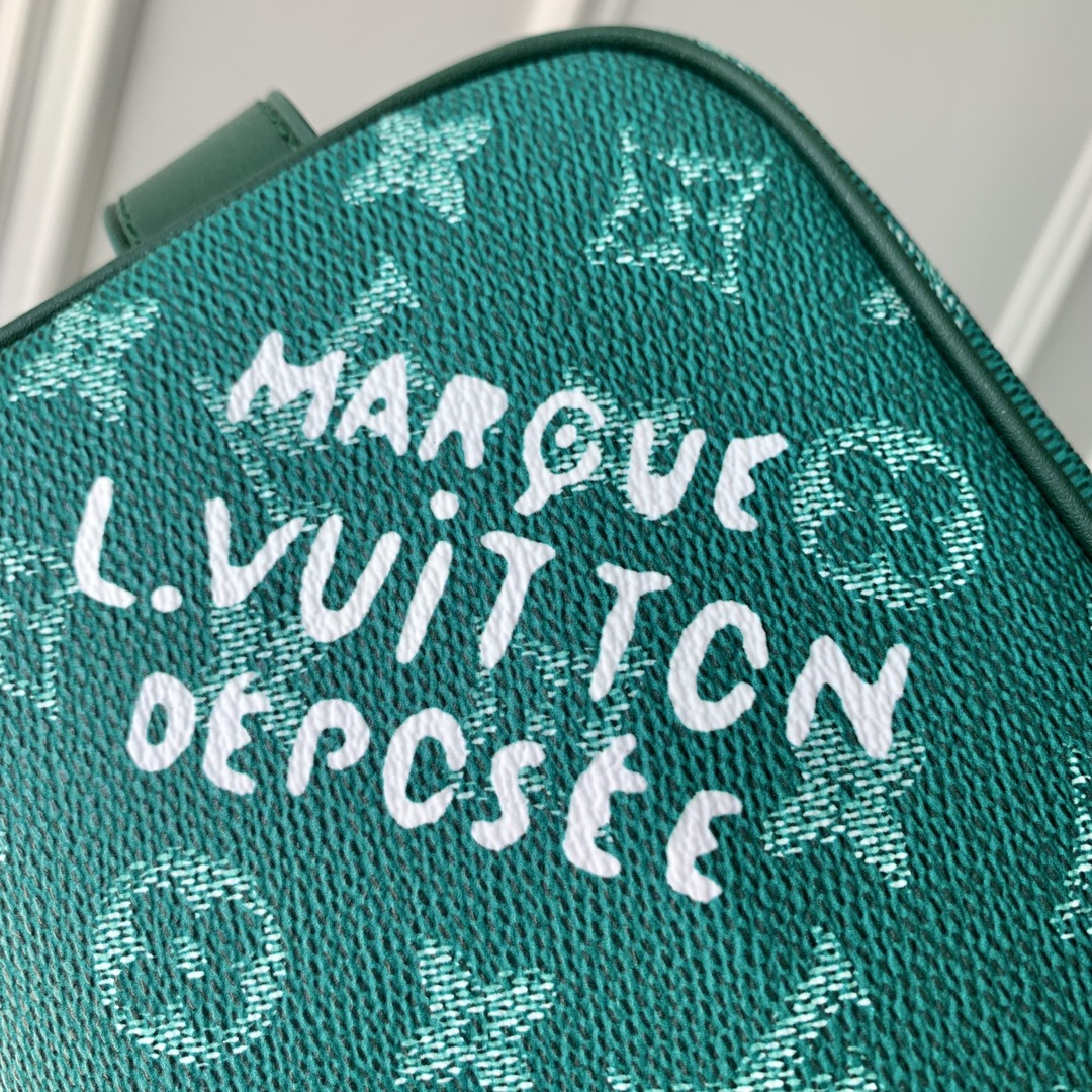 Louis Vuitton Locker Dopp Kit Pouch -23 x 13 x 12CM