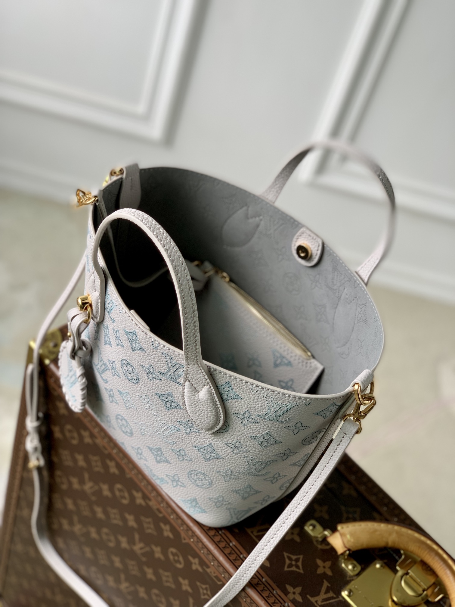 Louis Vuitton Blossom Handbags-20*20*12.5CM