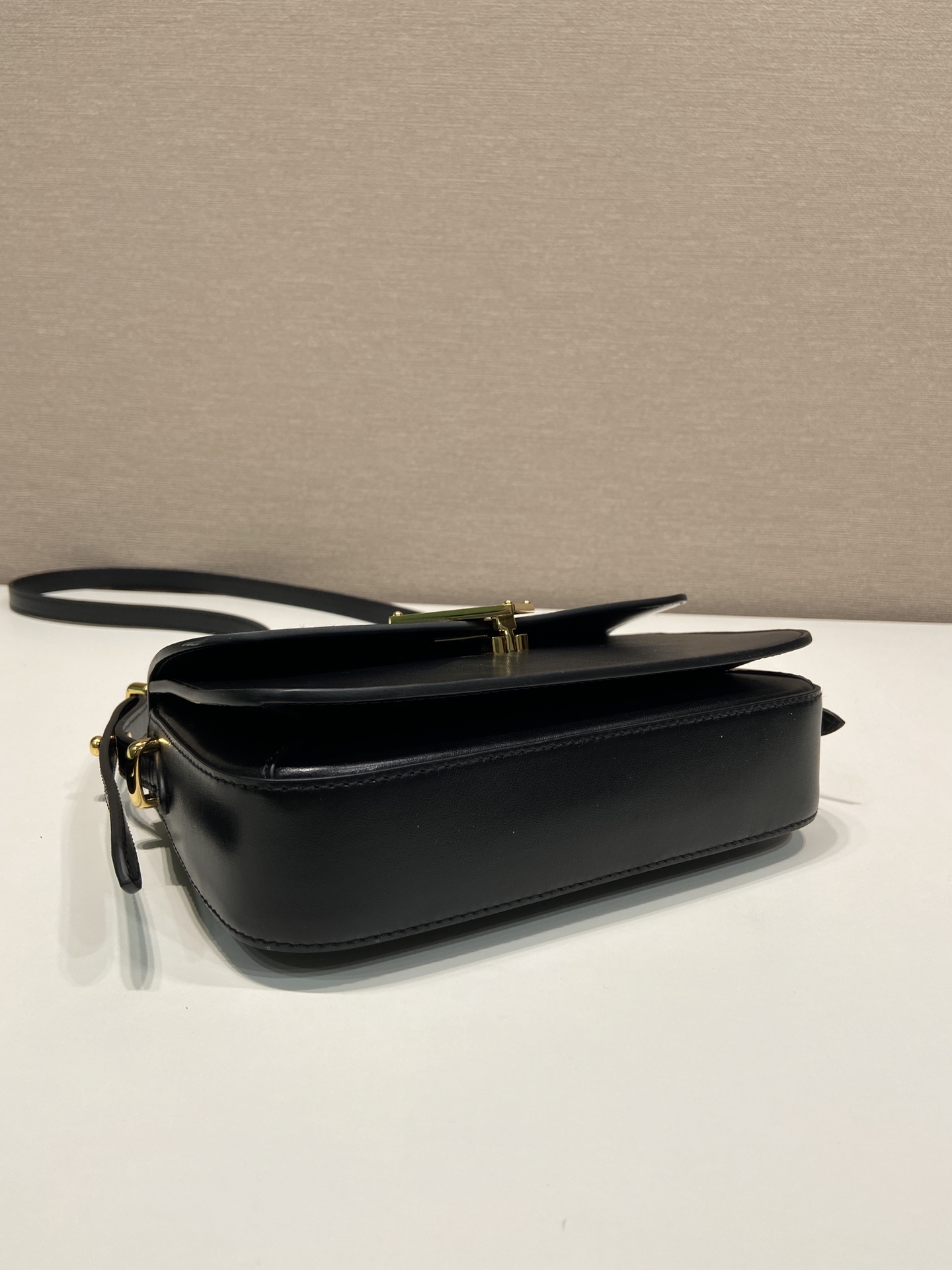 Prada Leather Shoulder Bag-1BD366-22*14*6CM