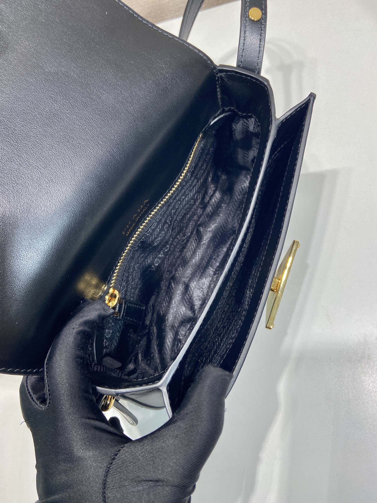 Prada Leather Shoulder Bag-1BD366-22*14*6CM