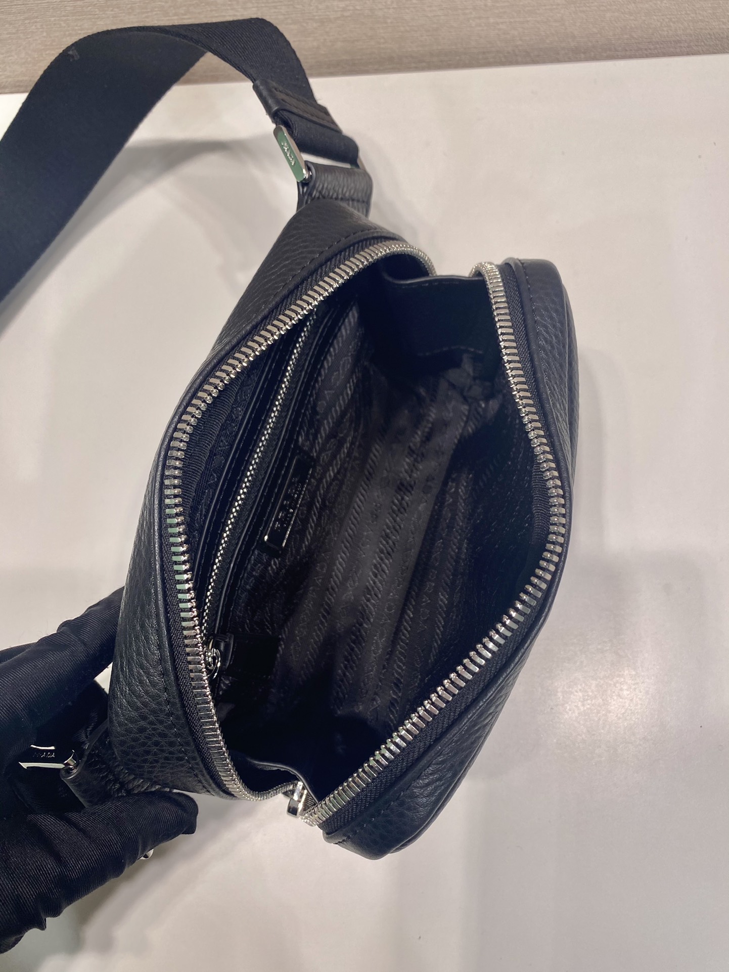 Prada Prada Leather Shoulder Bag-2VH184-19.5*13.5*6CM